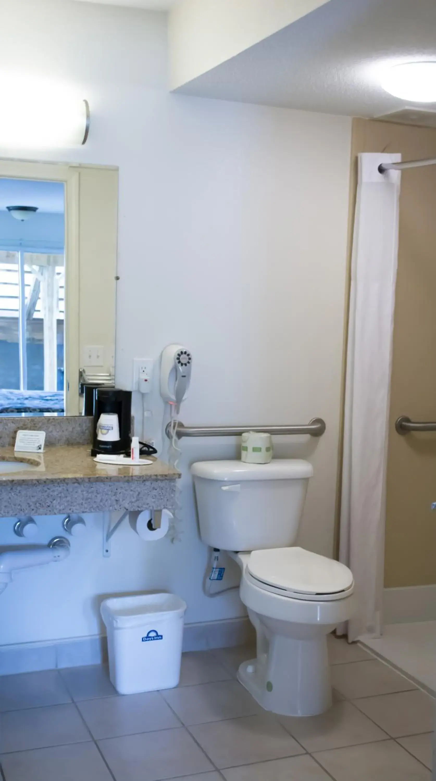 Bathroom in Days Inn by Wyndham Owensboro