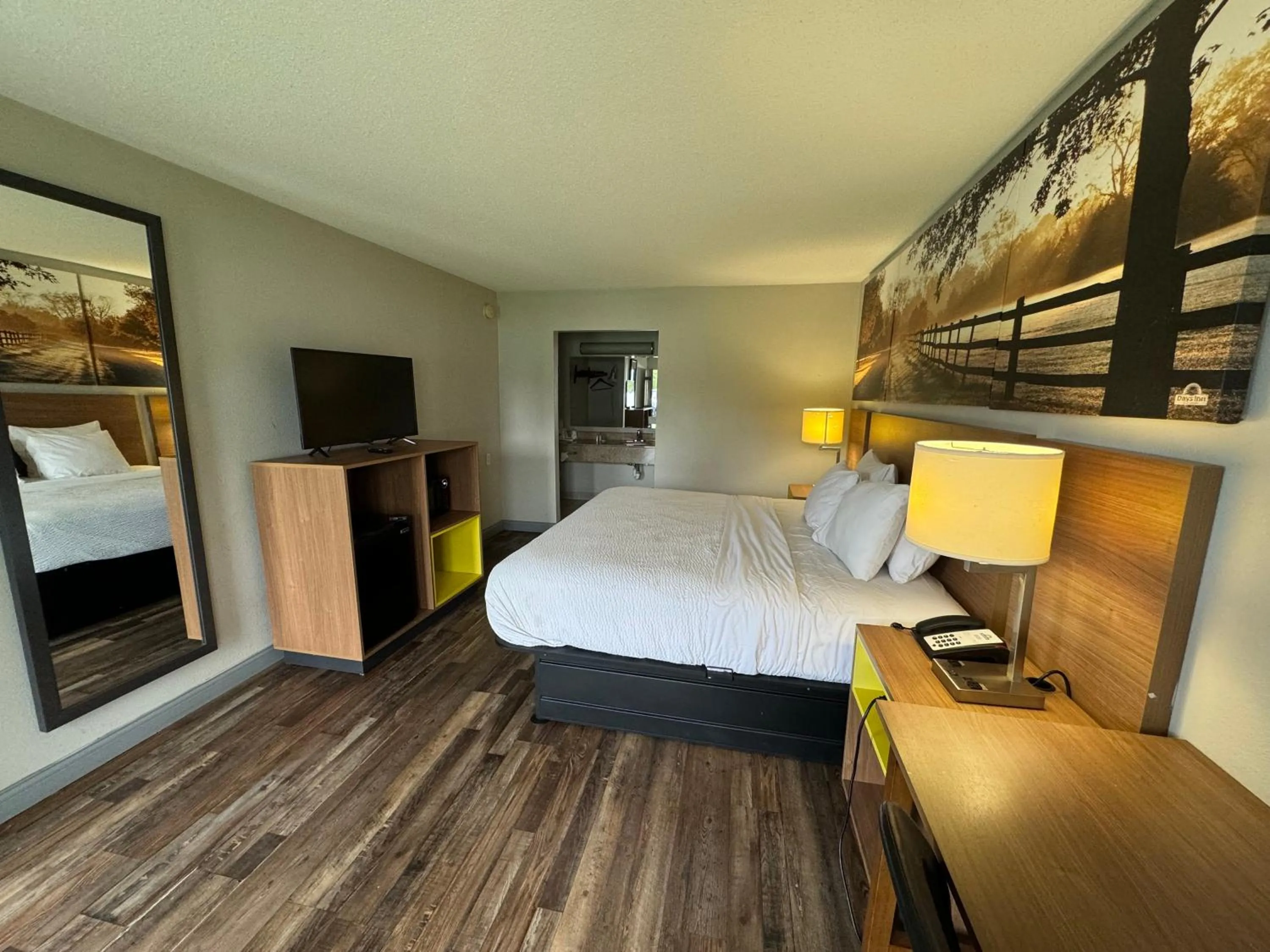 Bed in Rodeway Inn Owensboro South