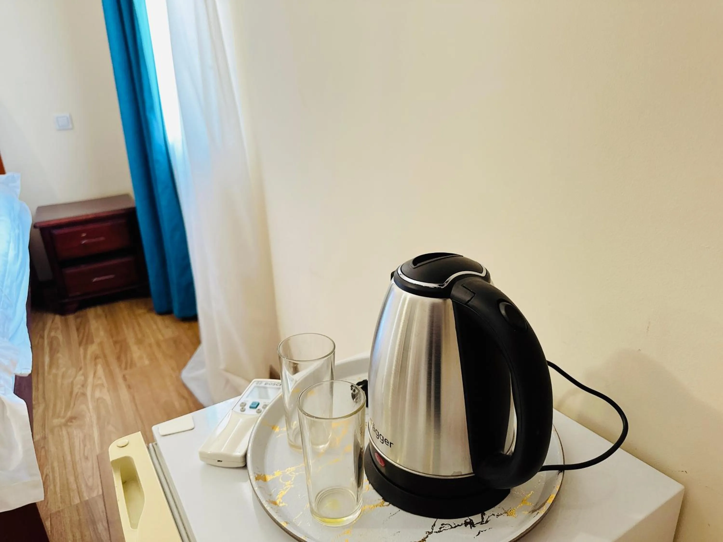 Coffee/tea facilities in SD Hotel