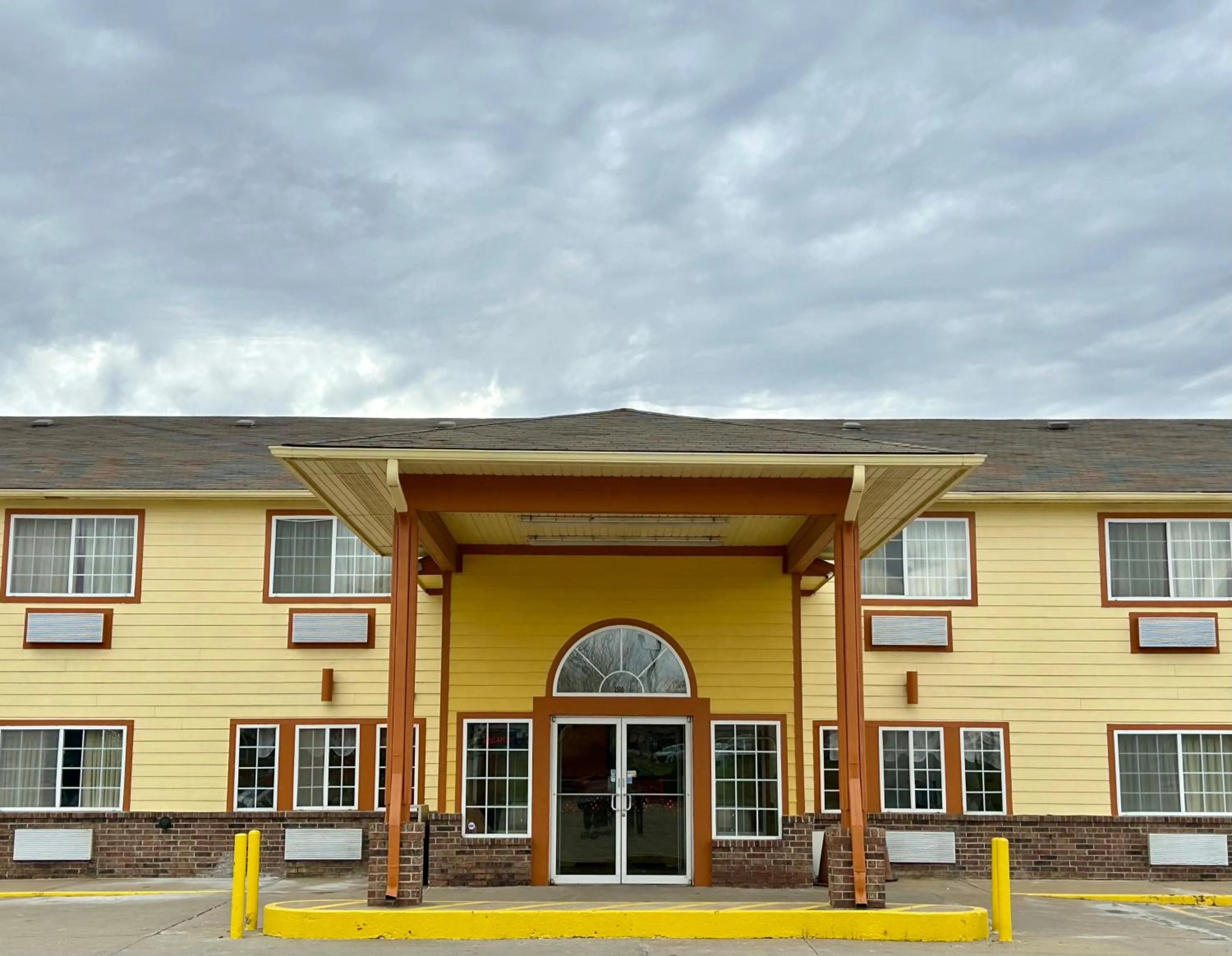 Super 8 by Wyndham Platte City Kansas City Area