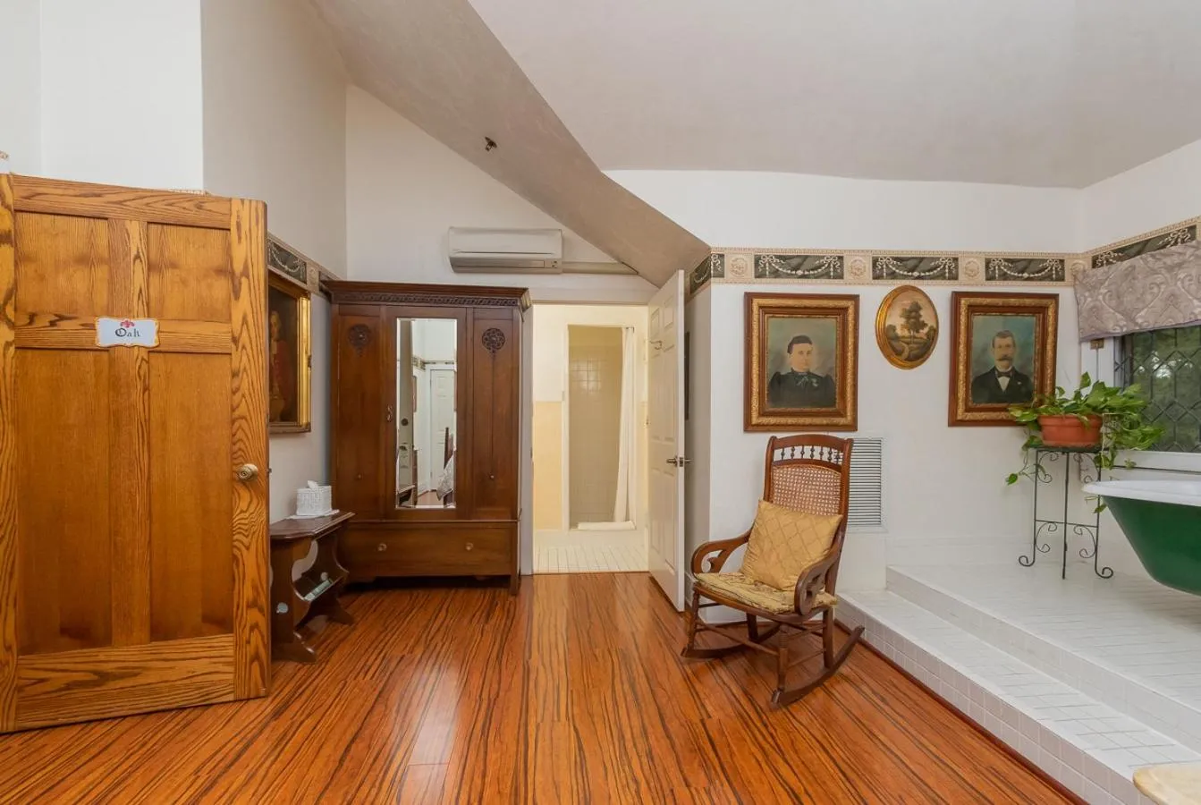 Seating area in Herlong Mansion Bed & Breakfast