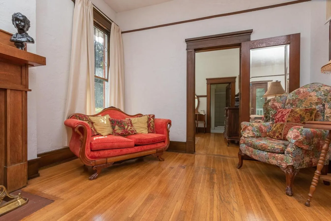Seating area in Herlong Mansion Bed & Breakfast