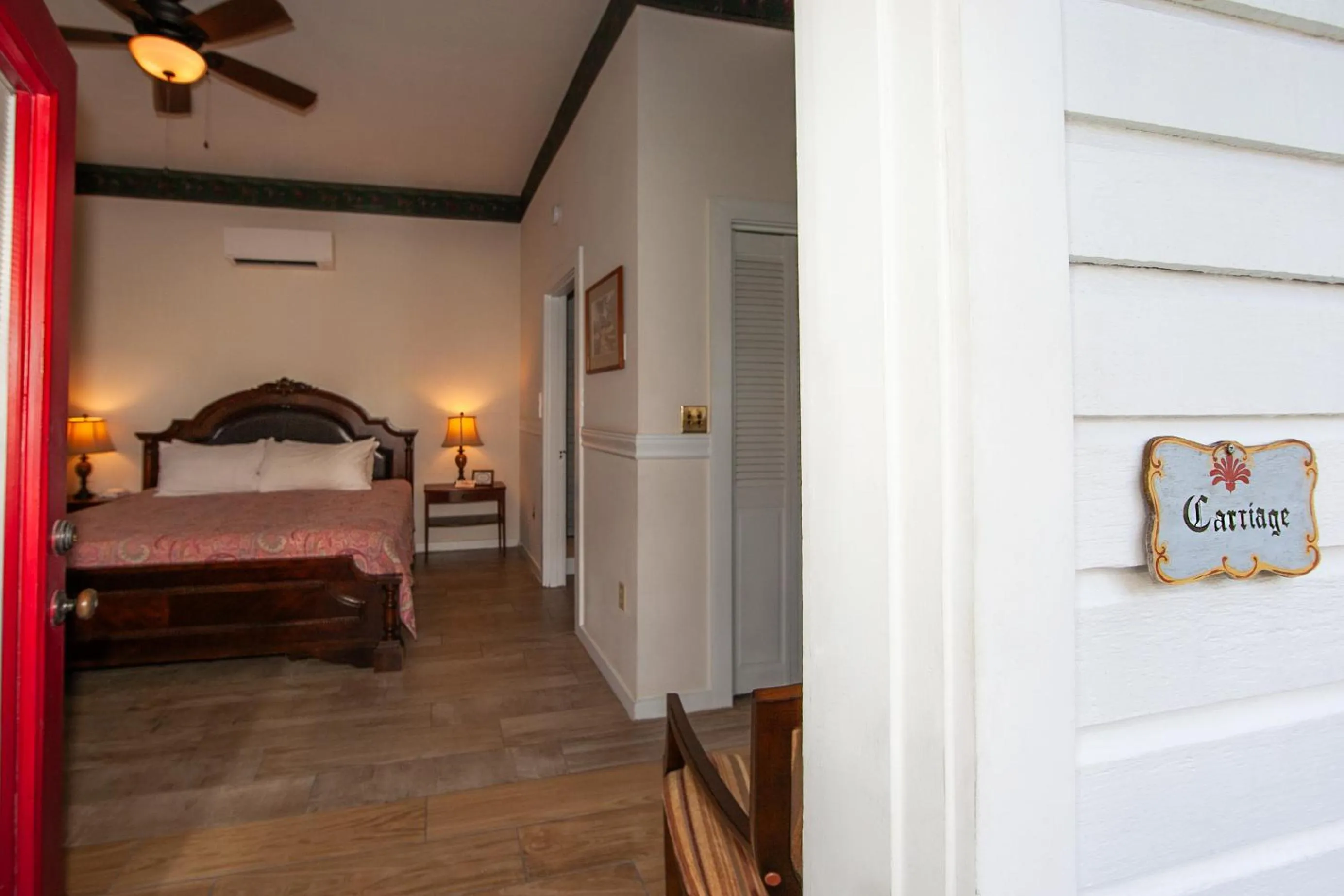 Bed in Herlong Mansion Bed & Breakfast