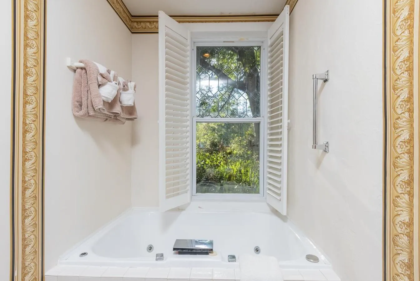 Herlong Mansion Bed & Breakfast