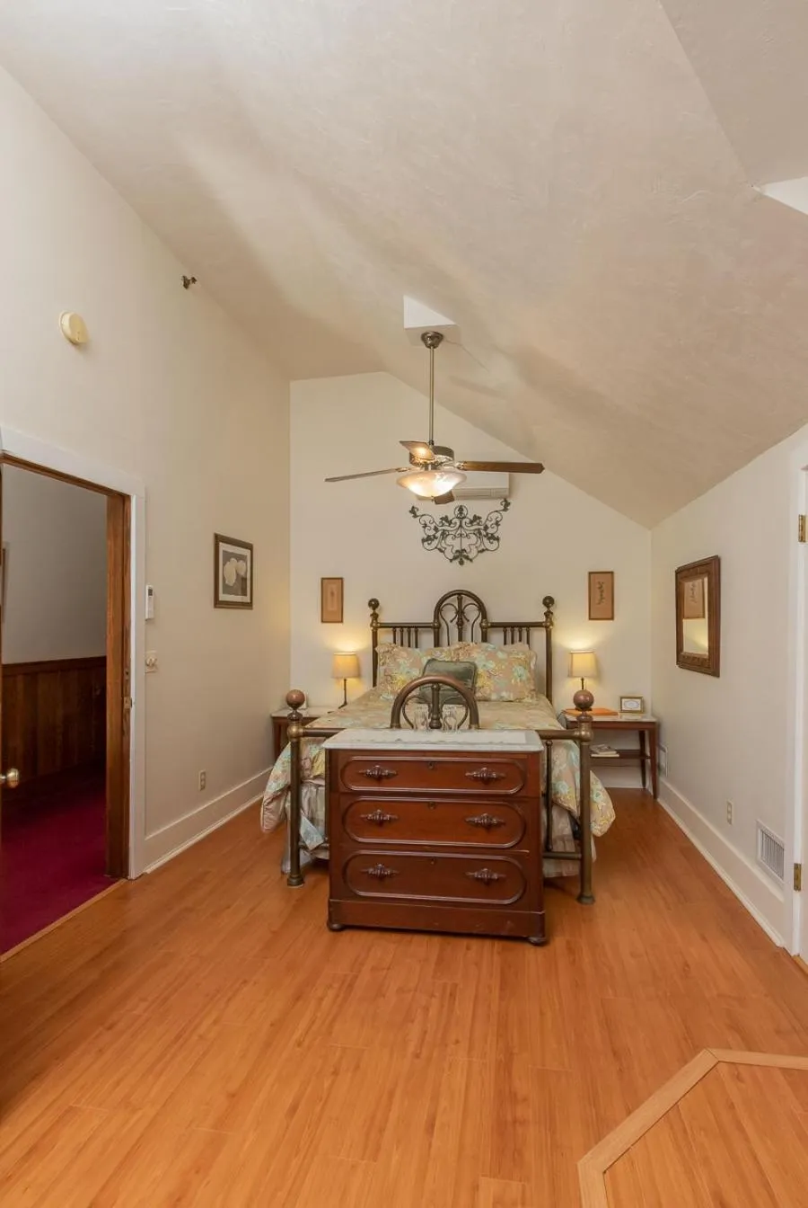 Herlong Mansion Bed & Breakfast