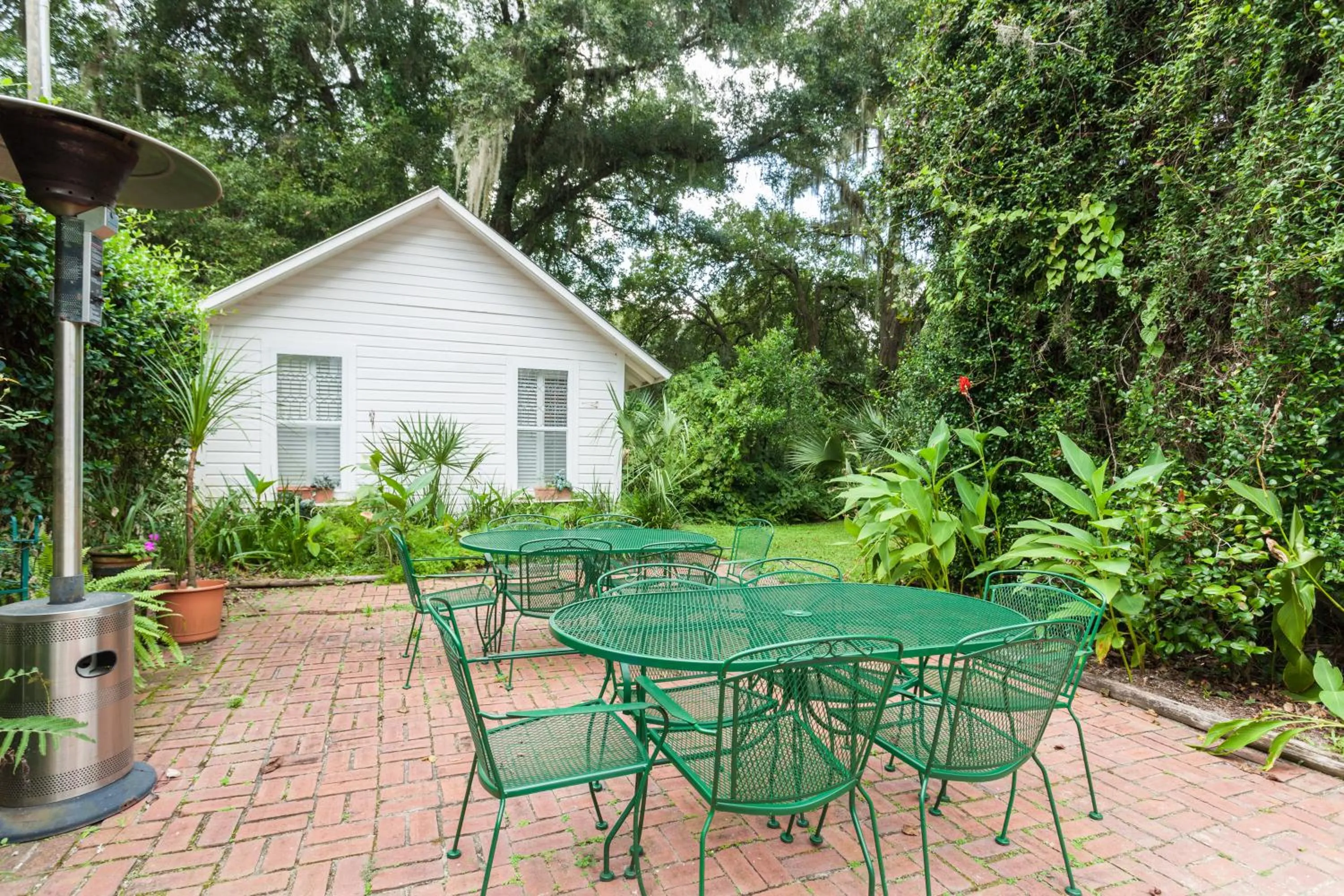 Property building in Herlong Mansion Bed & Breakfast