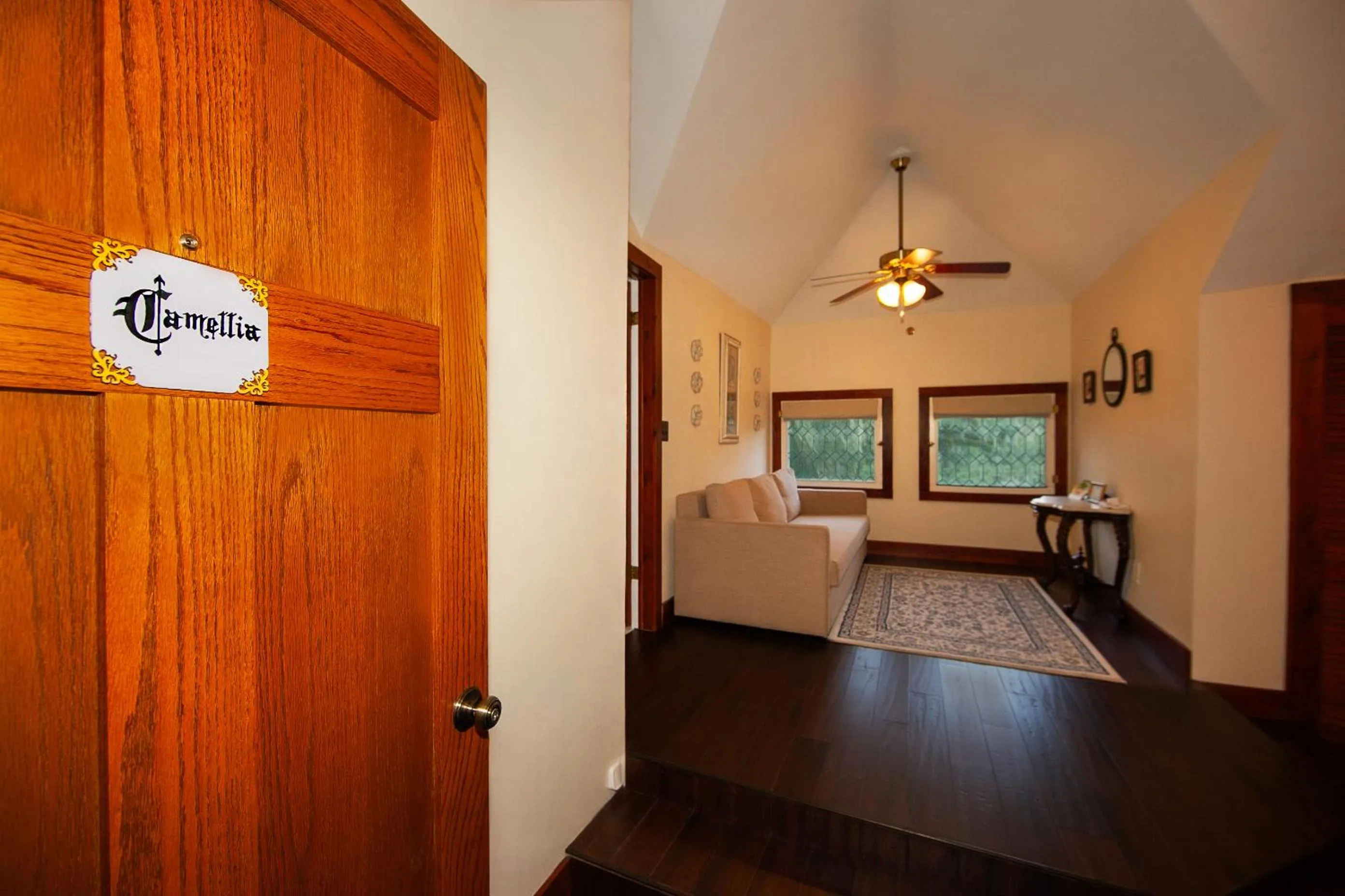 Bed in Herlong Mansion Bed & Breakfast