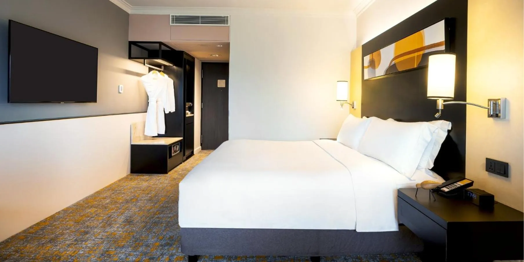Photo of the whole room, Bed in voco Orchard Singapore by IHG