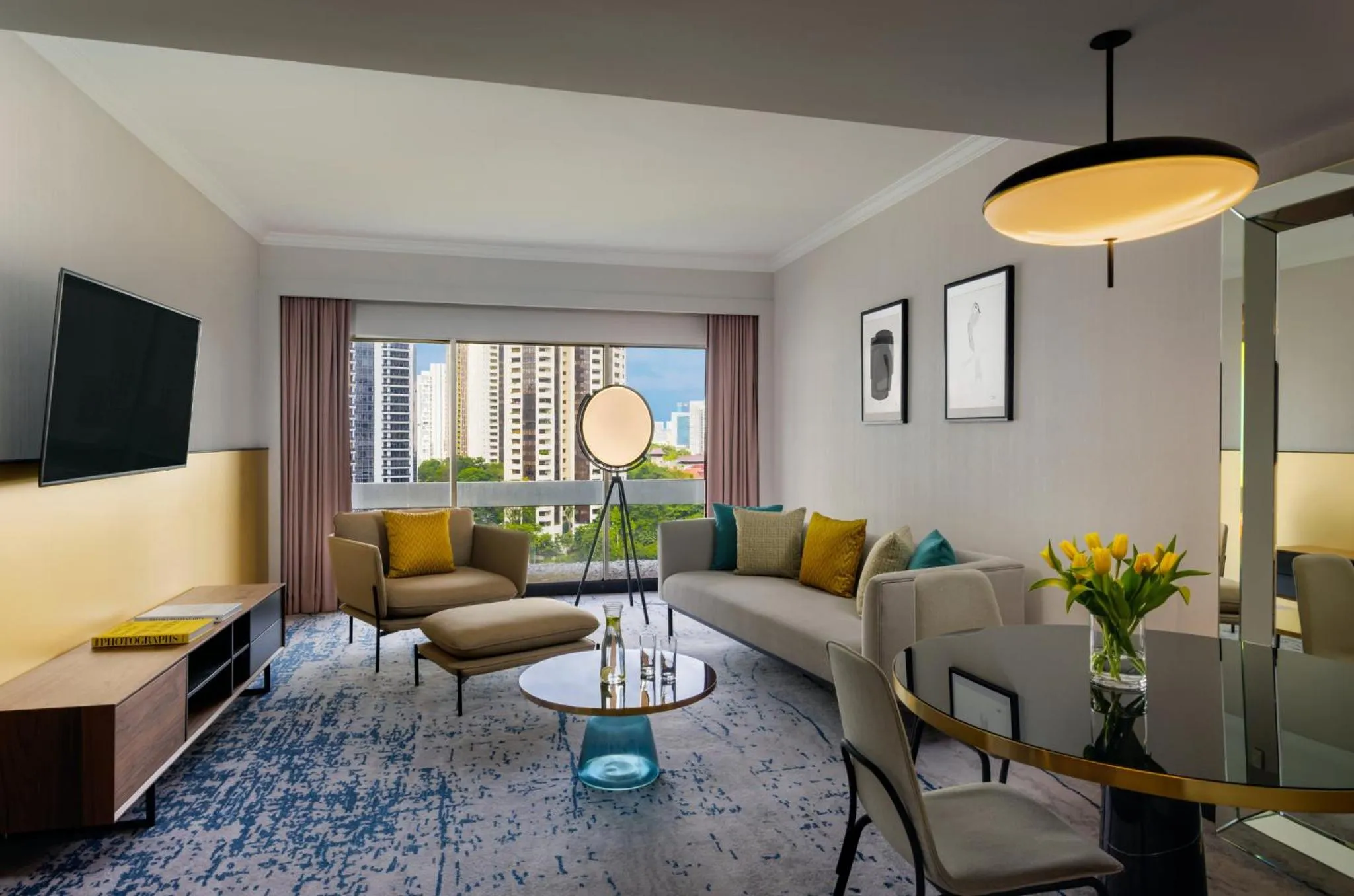 Photo of the whole room in voco Orchard Singapore by IHG