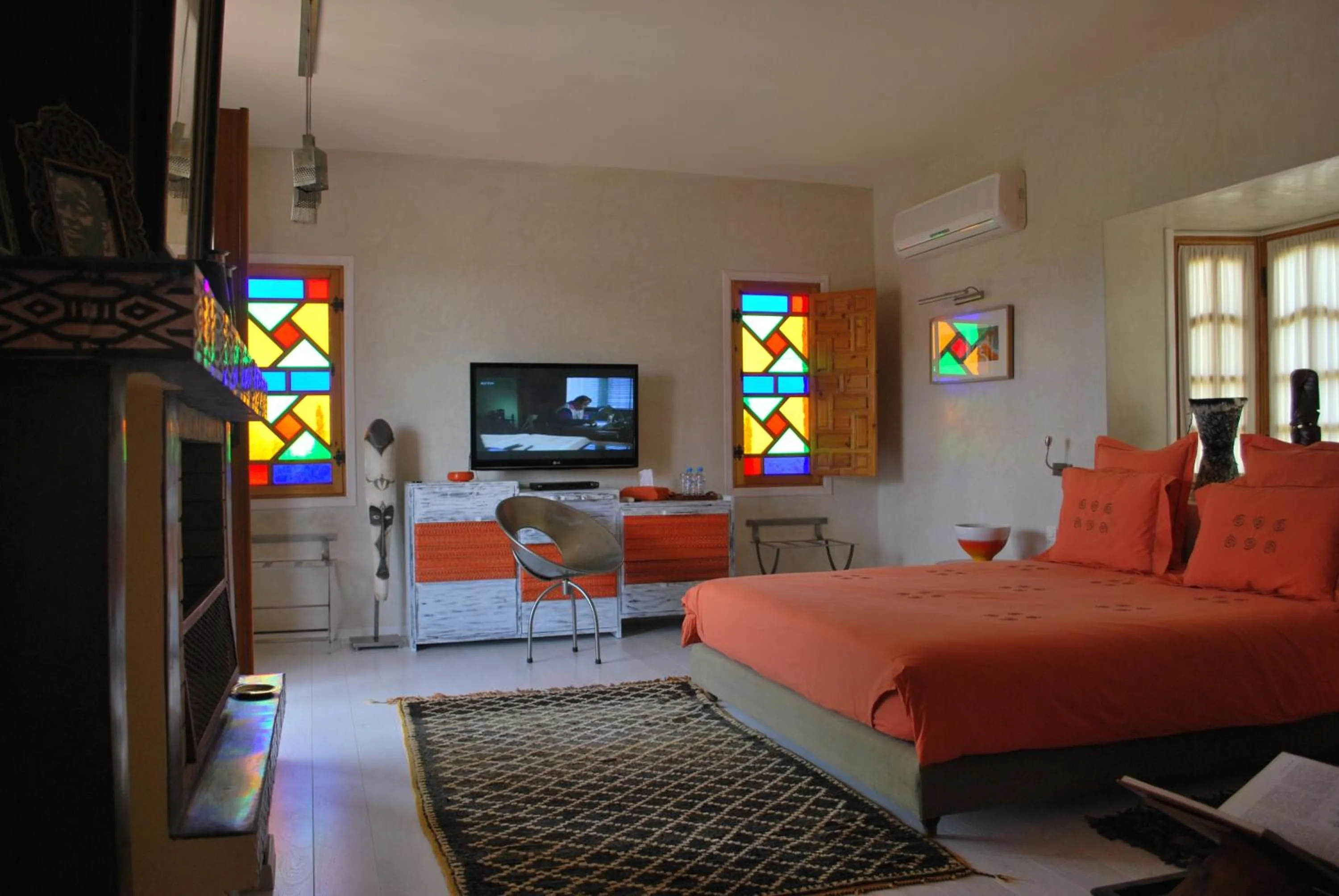 Photo of the whole room in Casa Taos