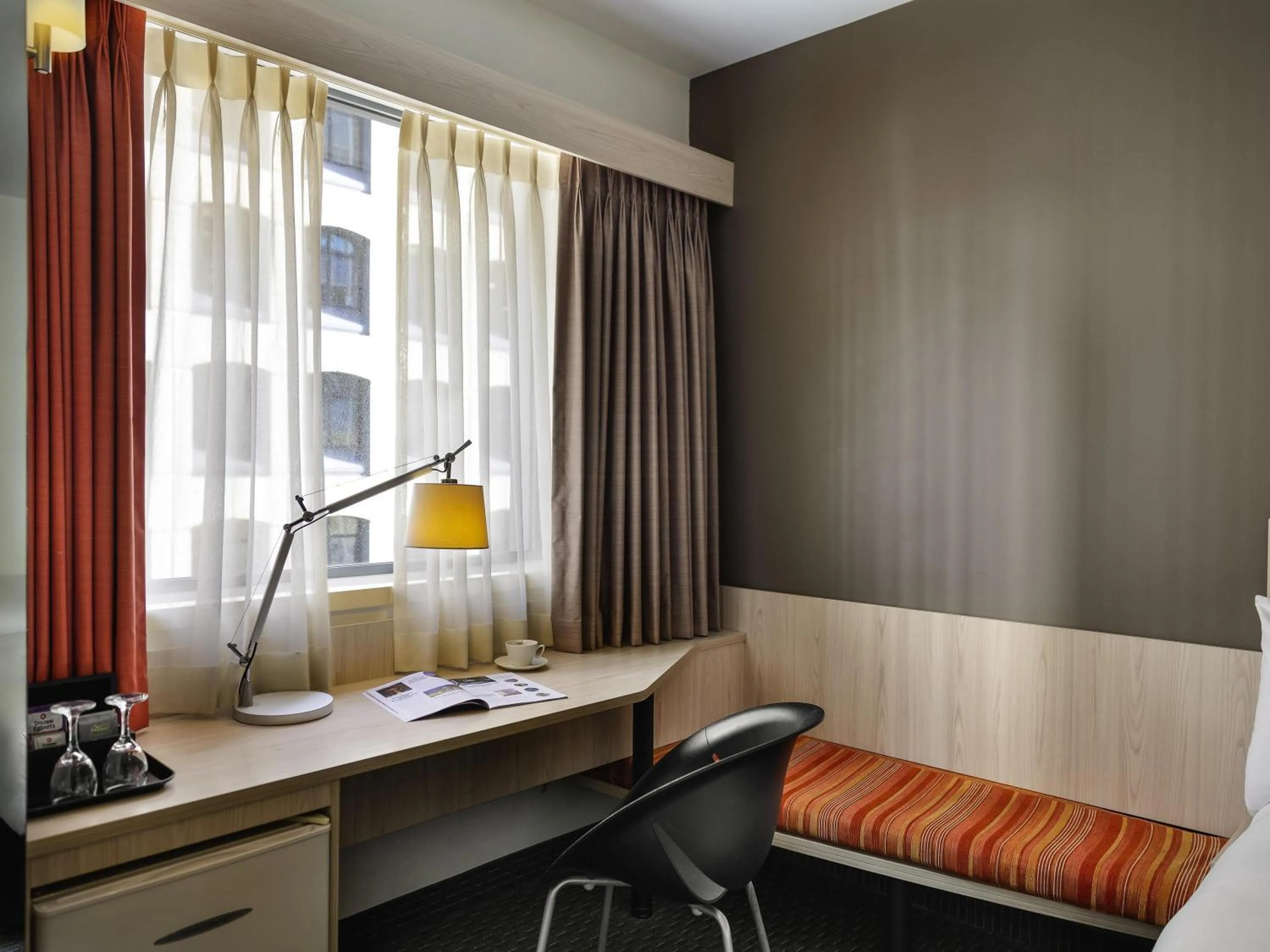 Bedroom in ibis Wellington