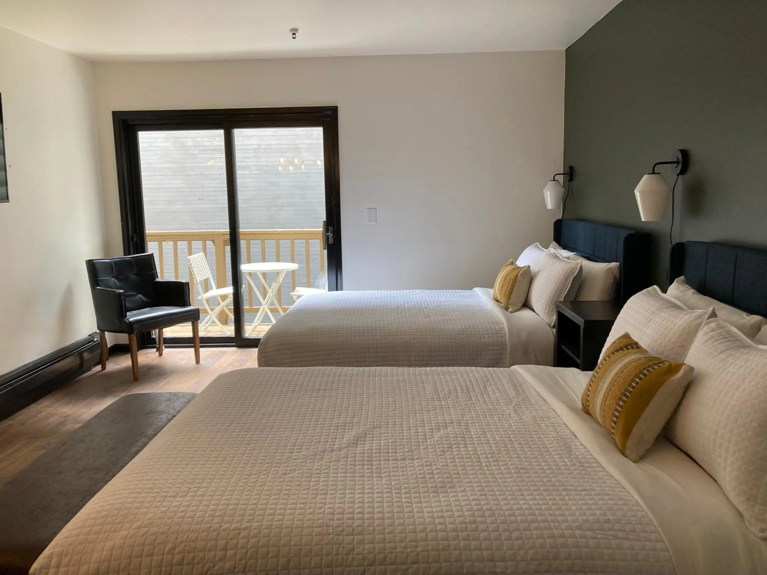 Seating area, Bed in Hotel Frisco