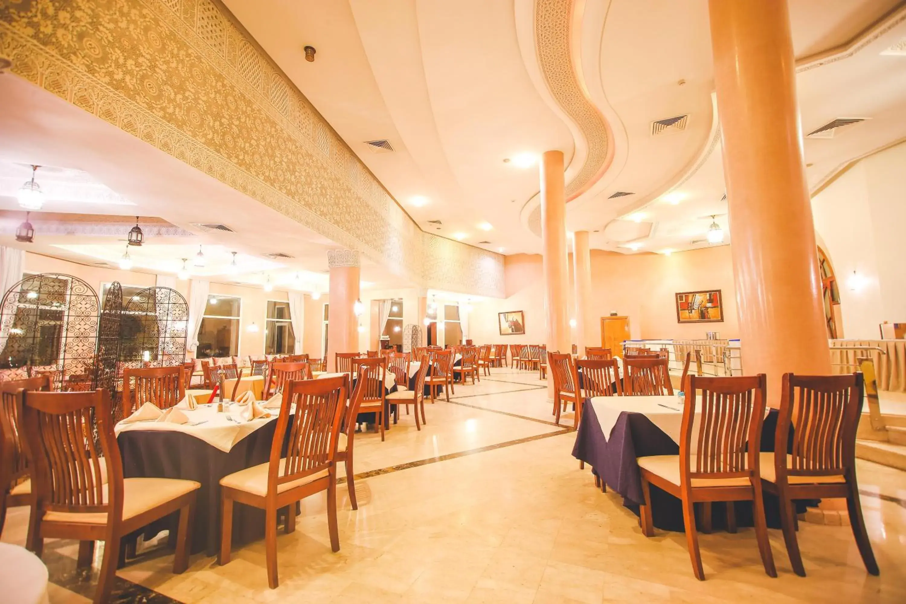 Restaurant/places to eat in Hotel Menzeh Dalia Restaurant/places to eat in Hotel Menzeh Dalia