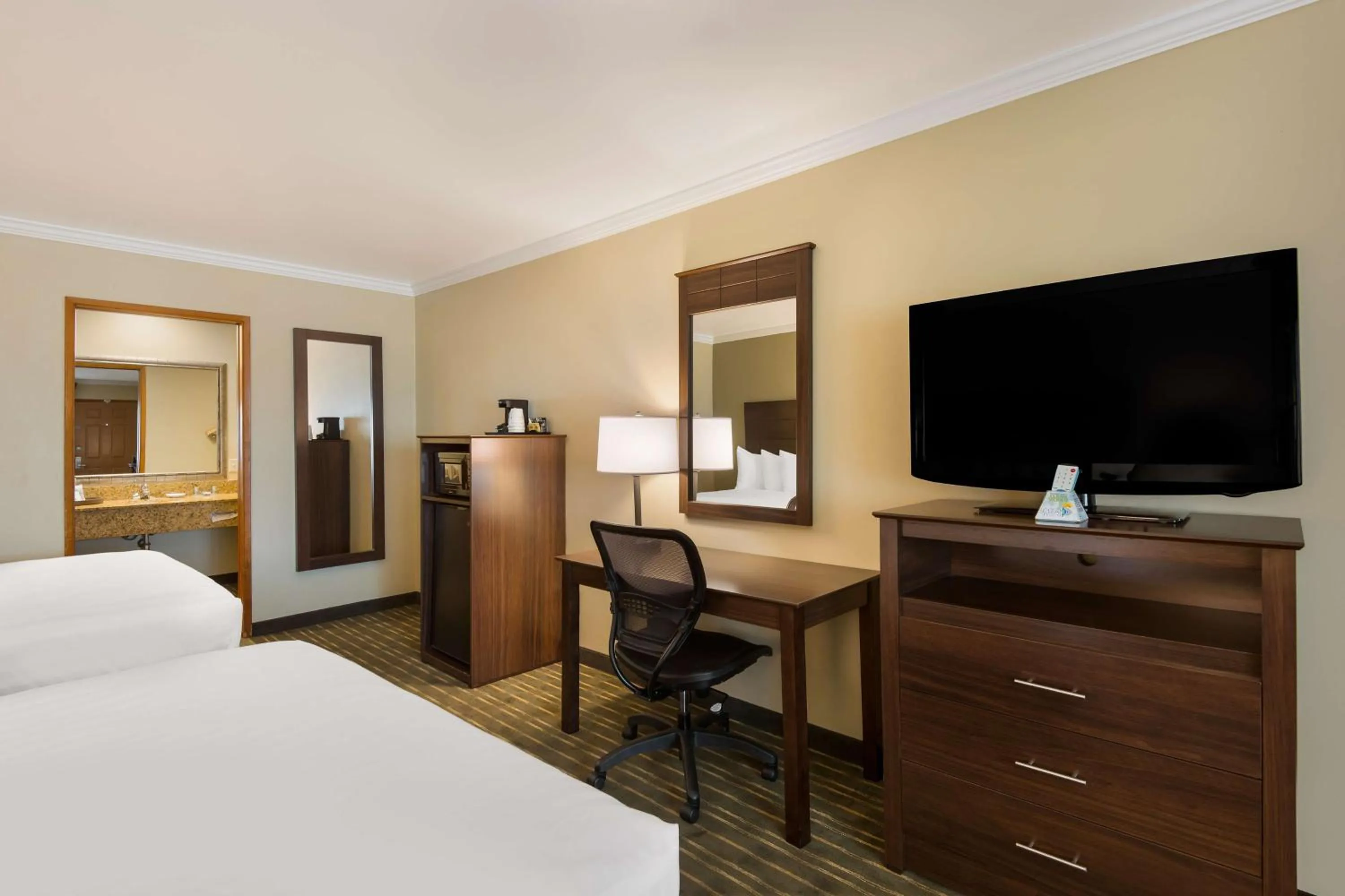 Photo of the whole room, Bed in Best Western Holiday Hotel