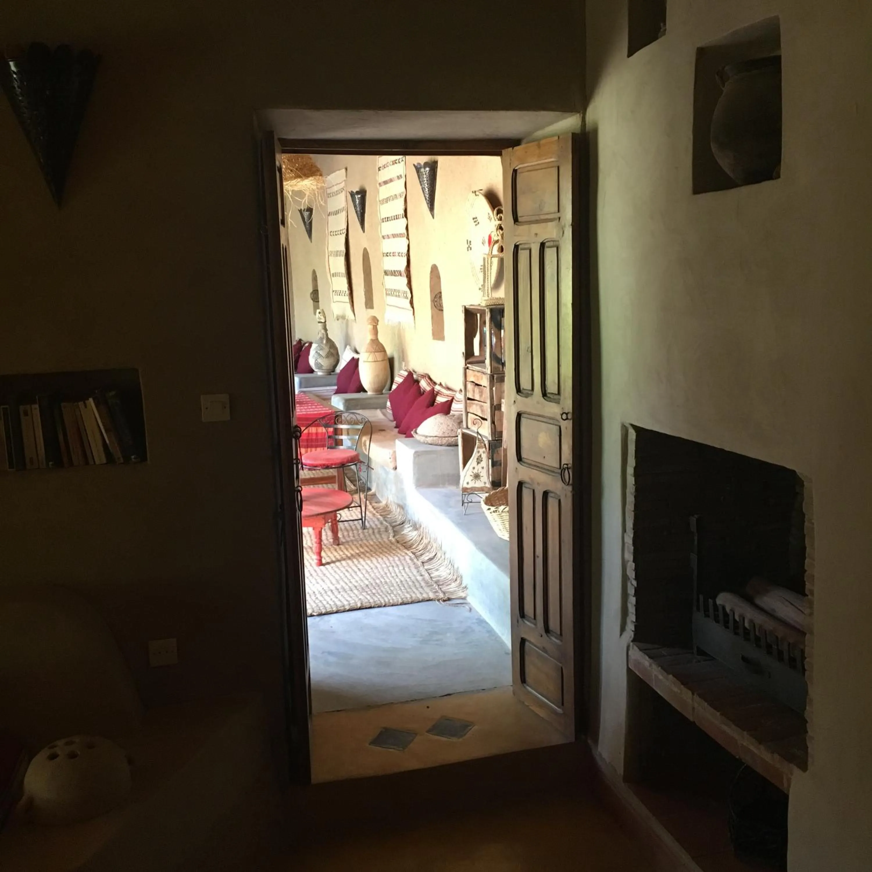 Communal lounge/ TV room, Bed in Dar Lorkam