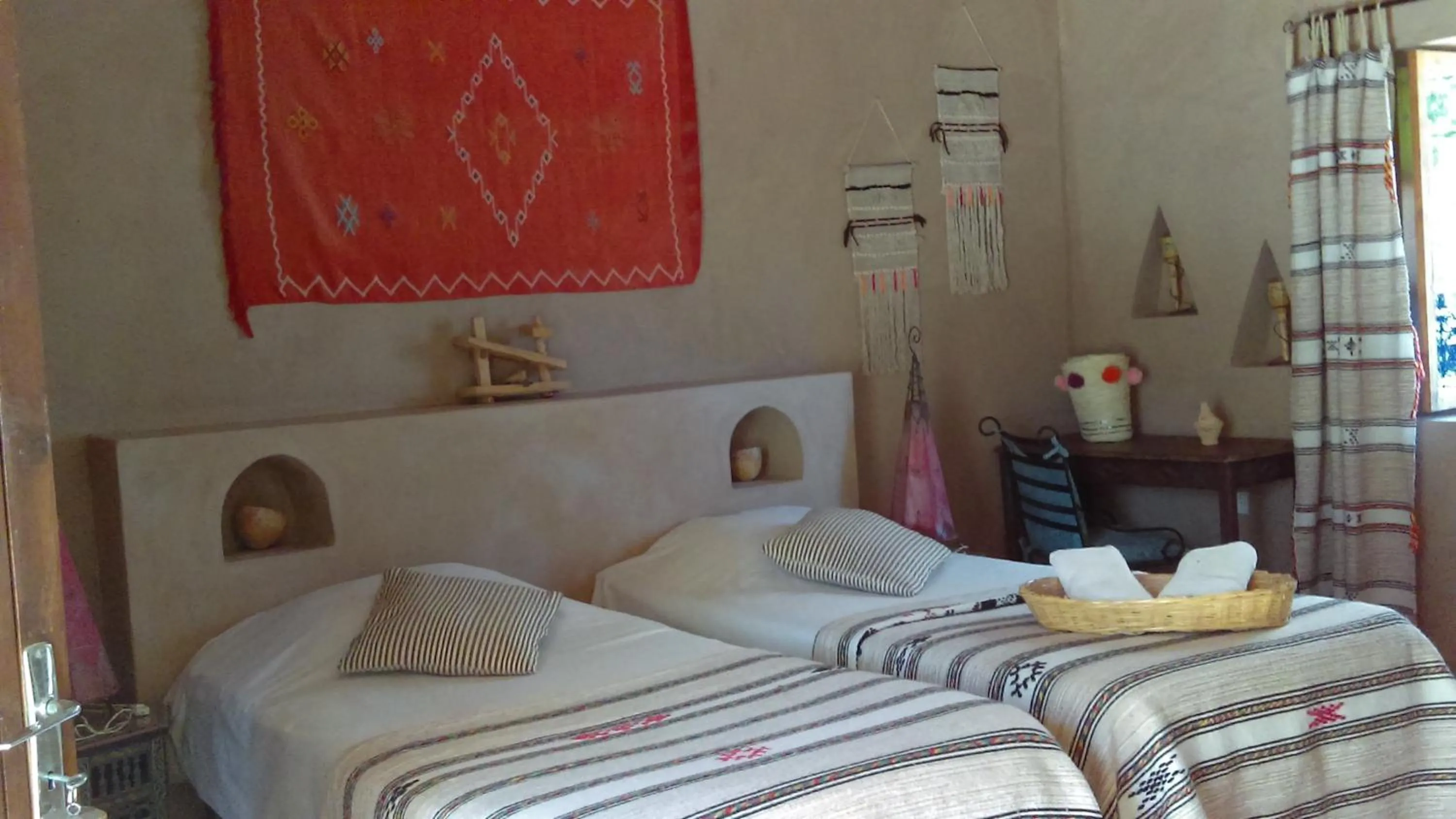 Photo of the whole room, Bed in Dar Lorkam