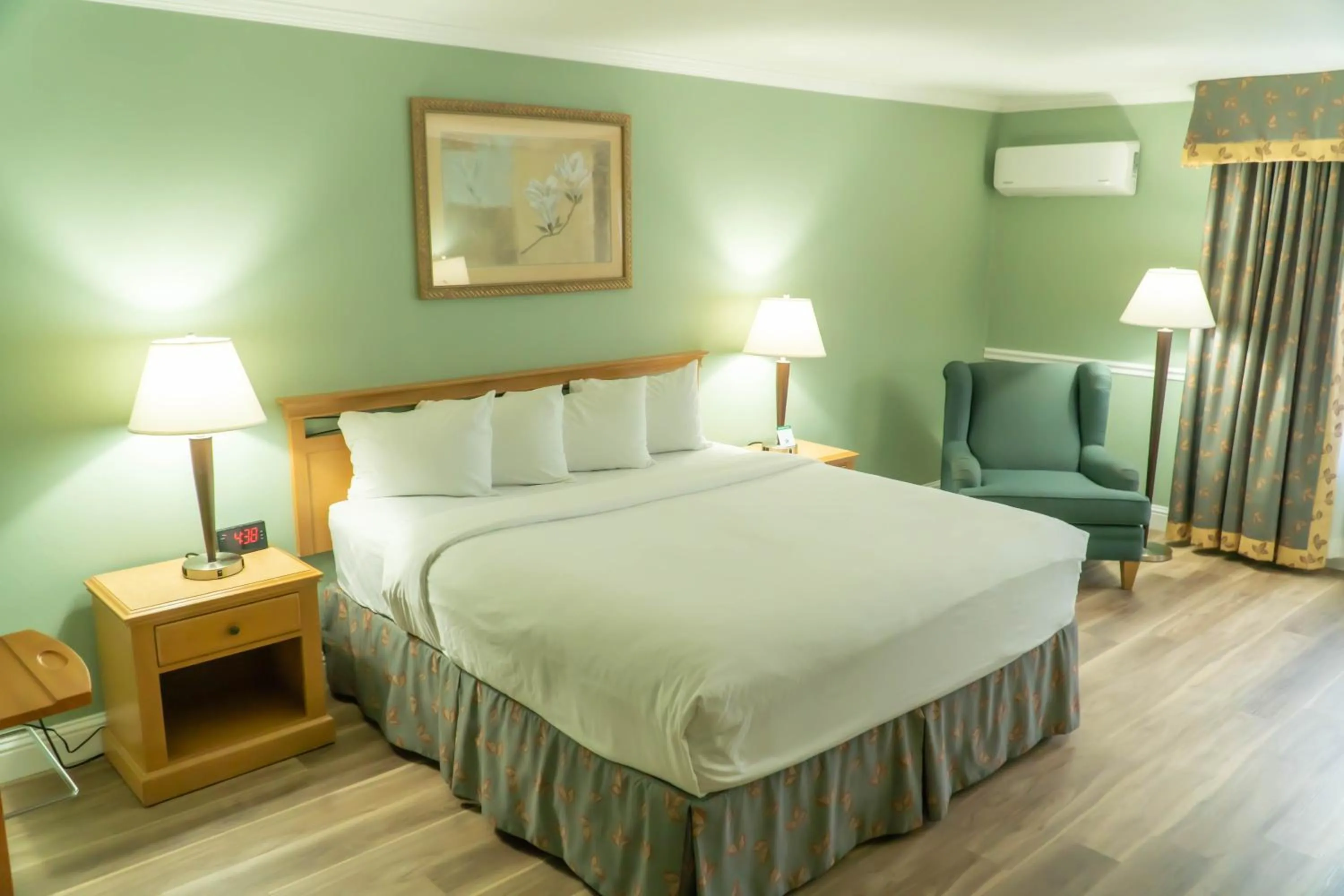 Bedroom, Bed in Hotel Piccadilly