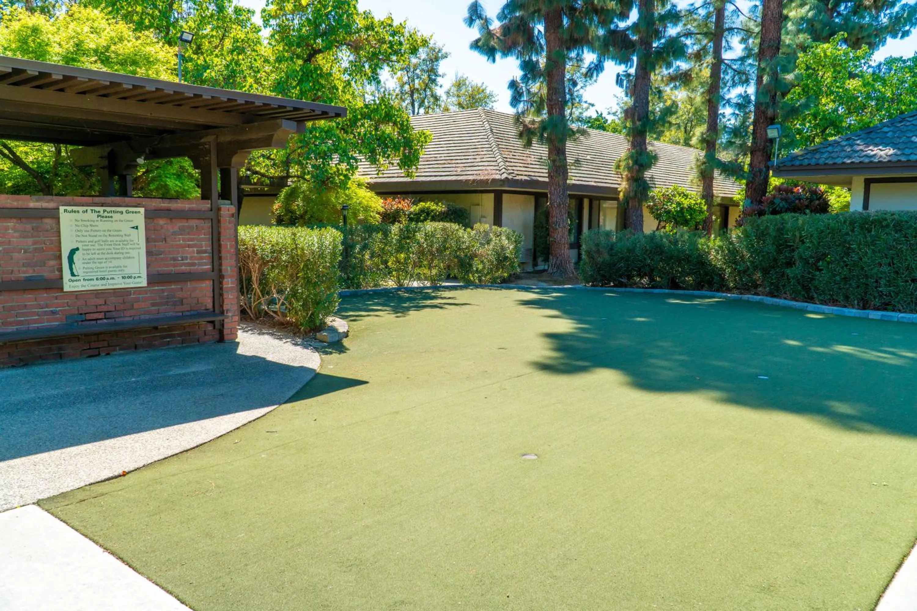 Property building in Hotel Piccadilly