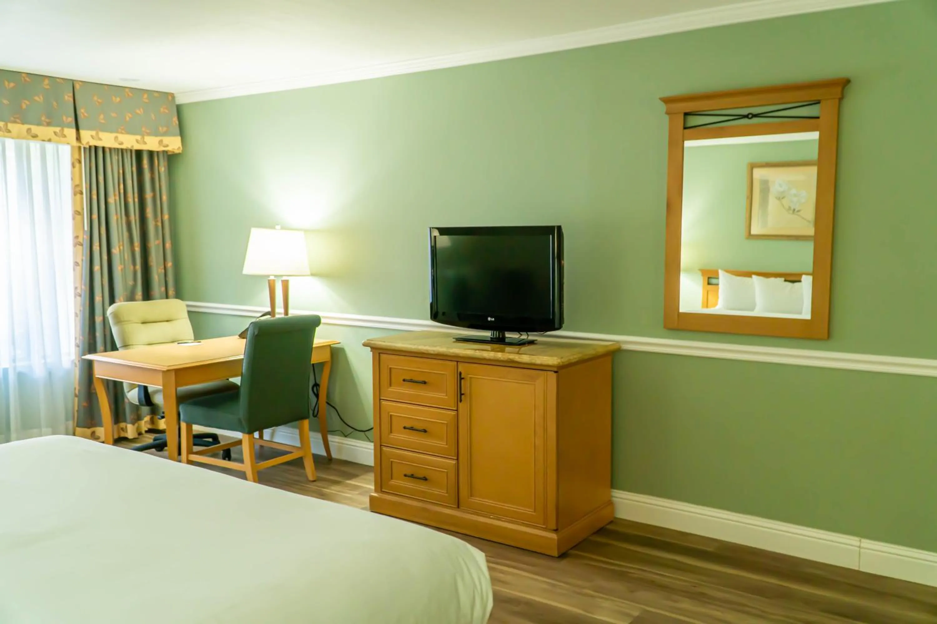 TV and multimedia, Bed in Hotel Piccadilly