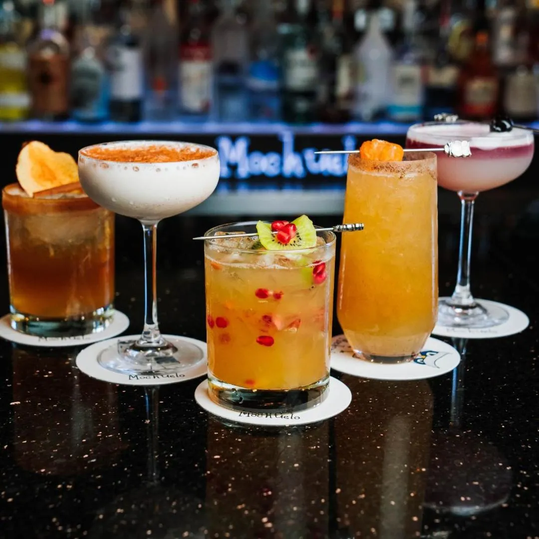 Restaurant/places to eat in Hotel Piccadilly