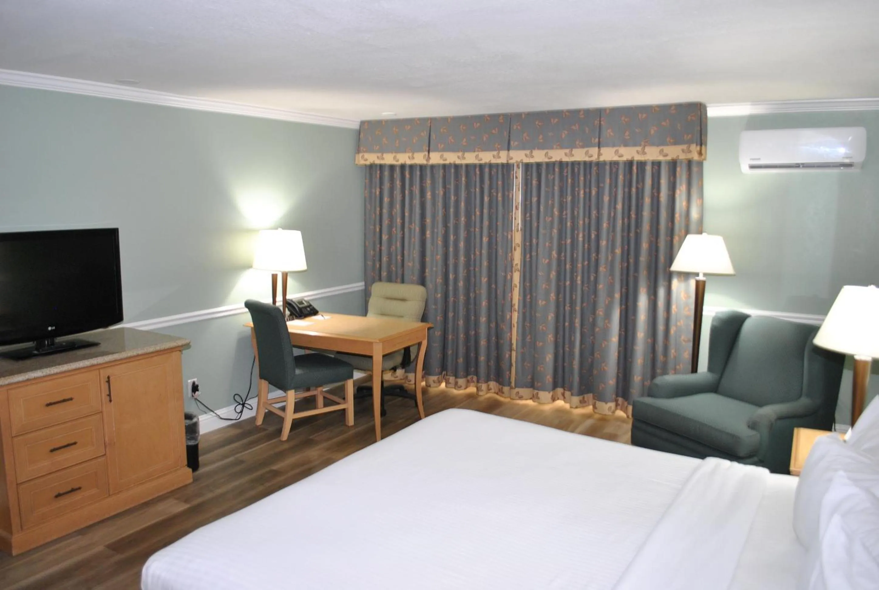 TV and multimedia, Bed in Hotel Piccadilly