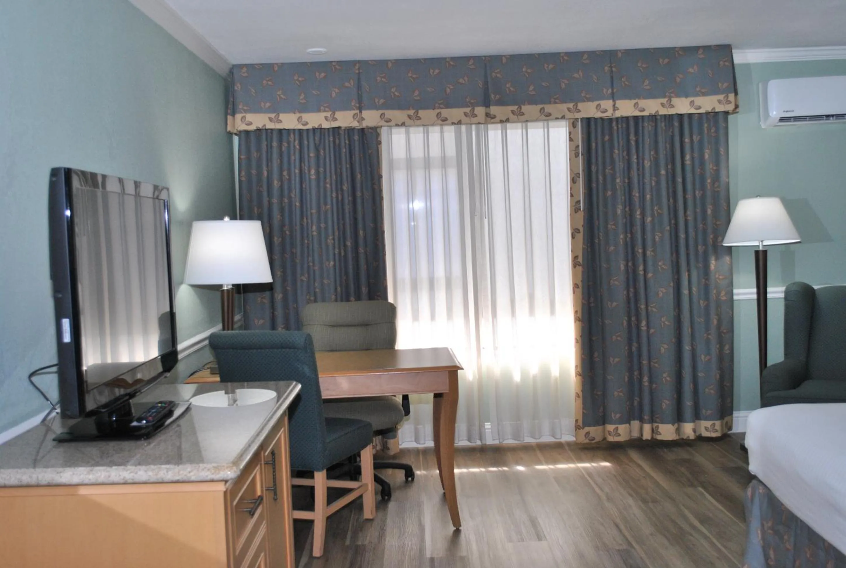 TV and multimedia, Bed in Hotel Piccadilly