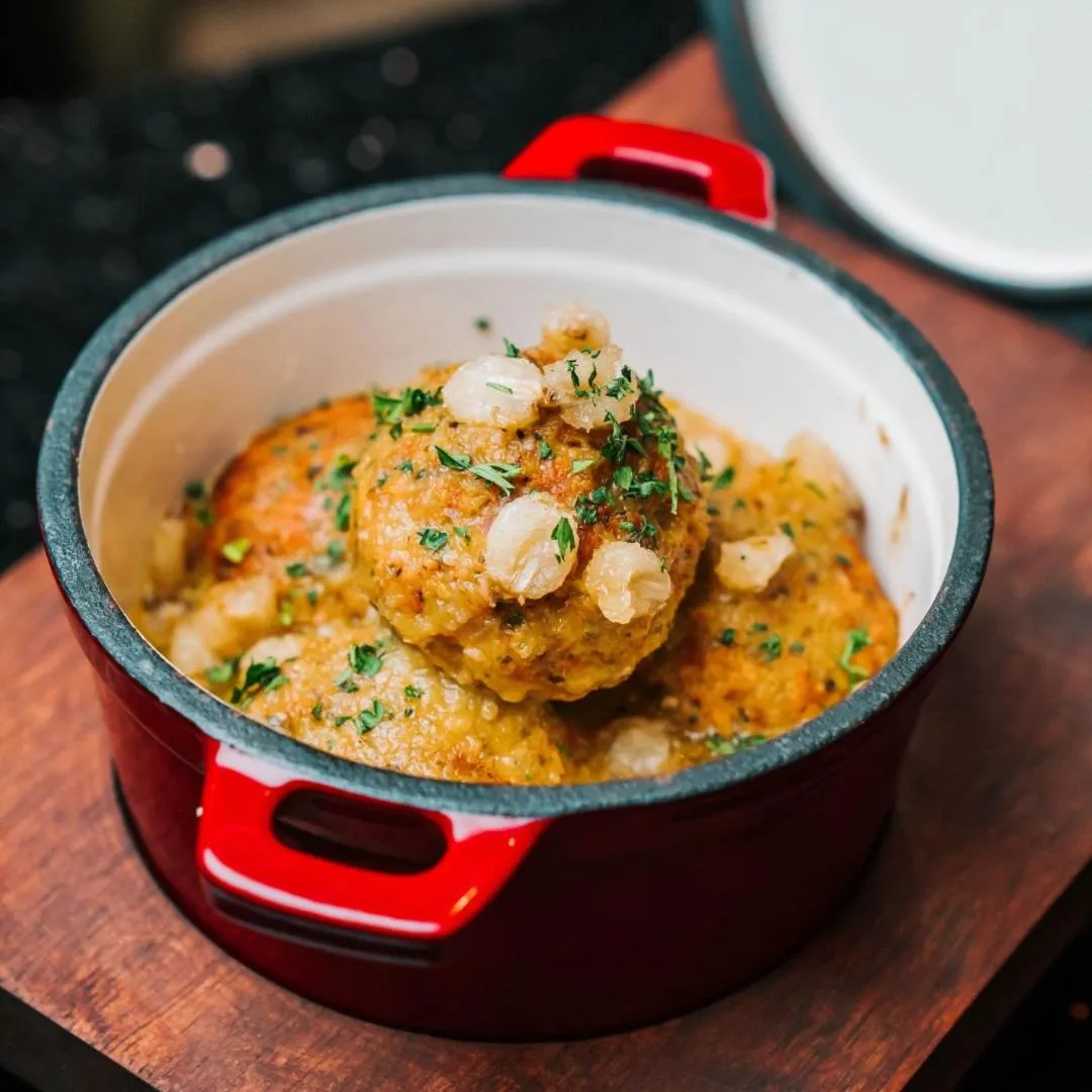 Restaurant/places to eat in Hotel Piccadilly