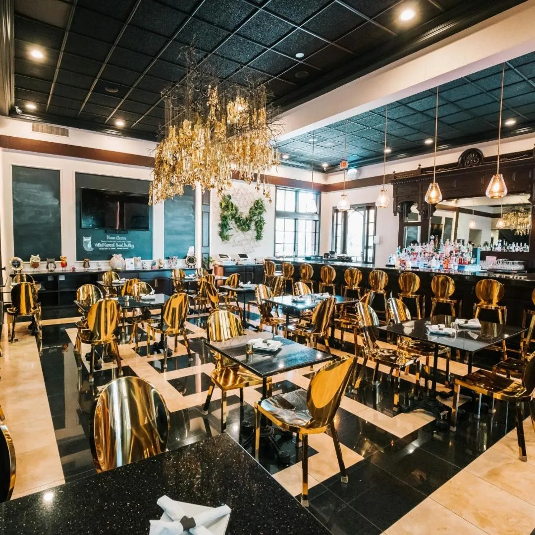 Restaurant/places to eat in Hotel Piccadilly