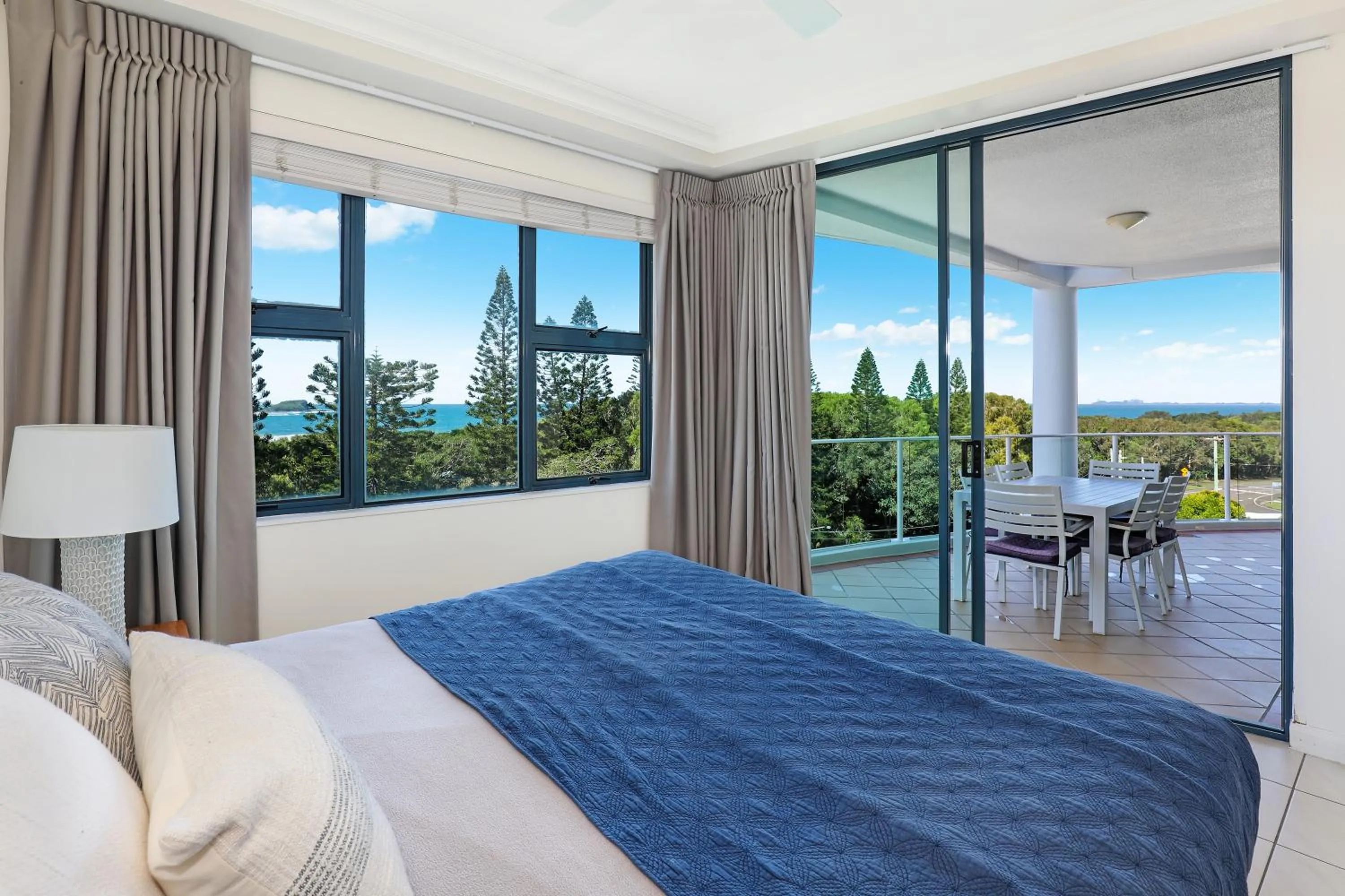 Bed in Santorini Twin Waters