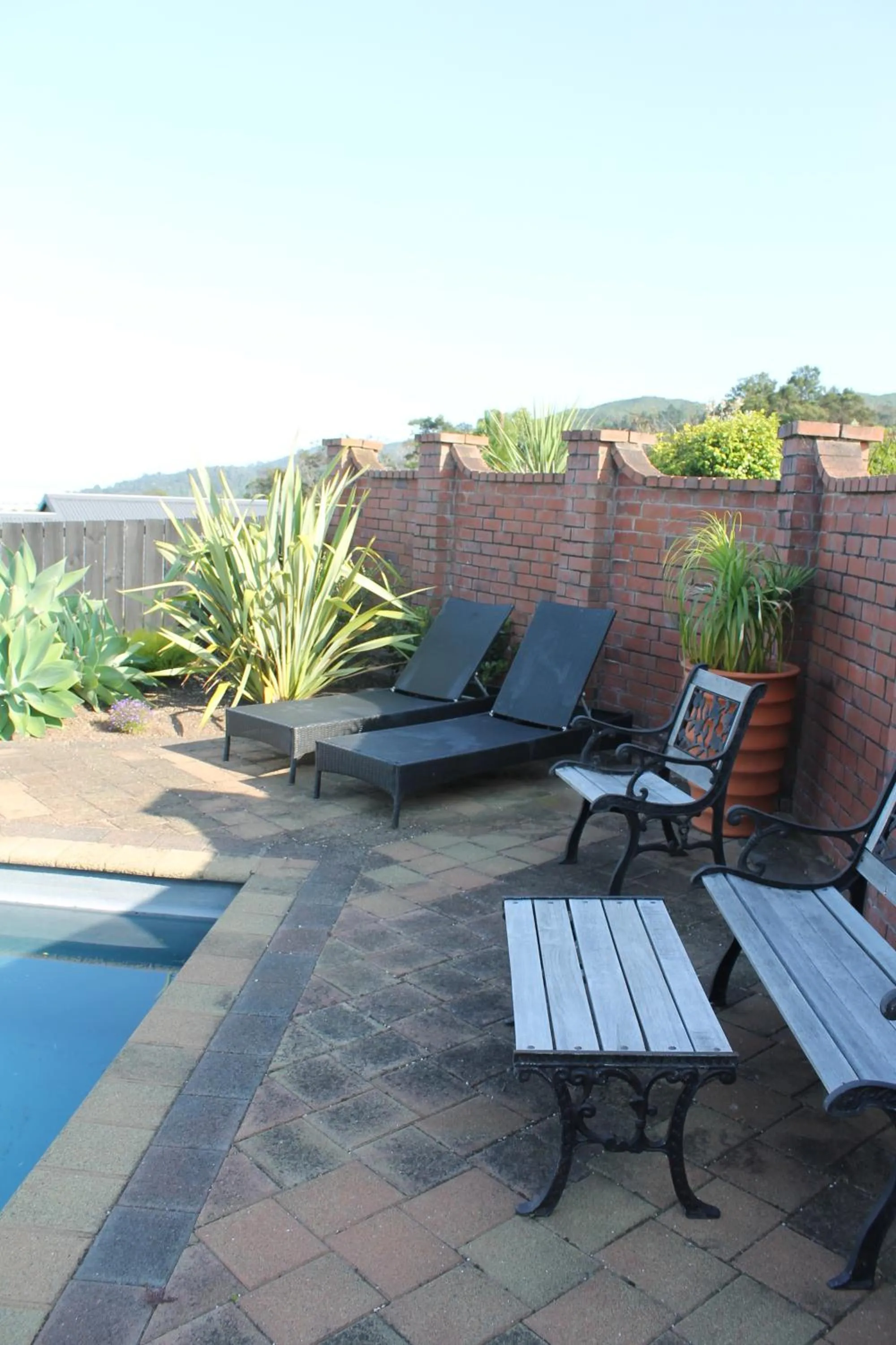 Swimming pool in Chartré Manor B&B