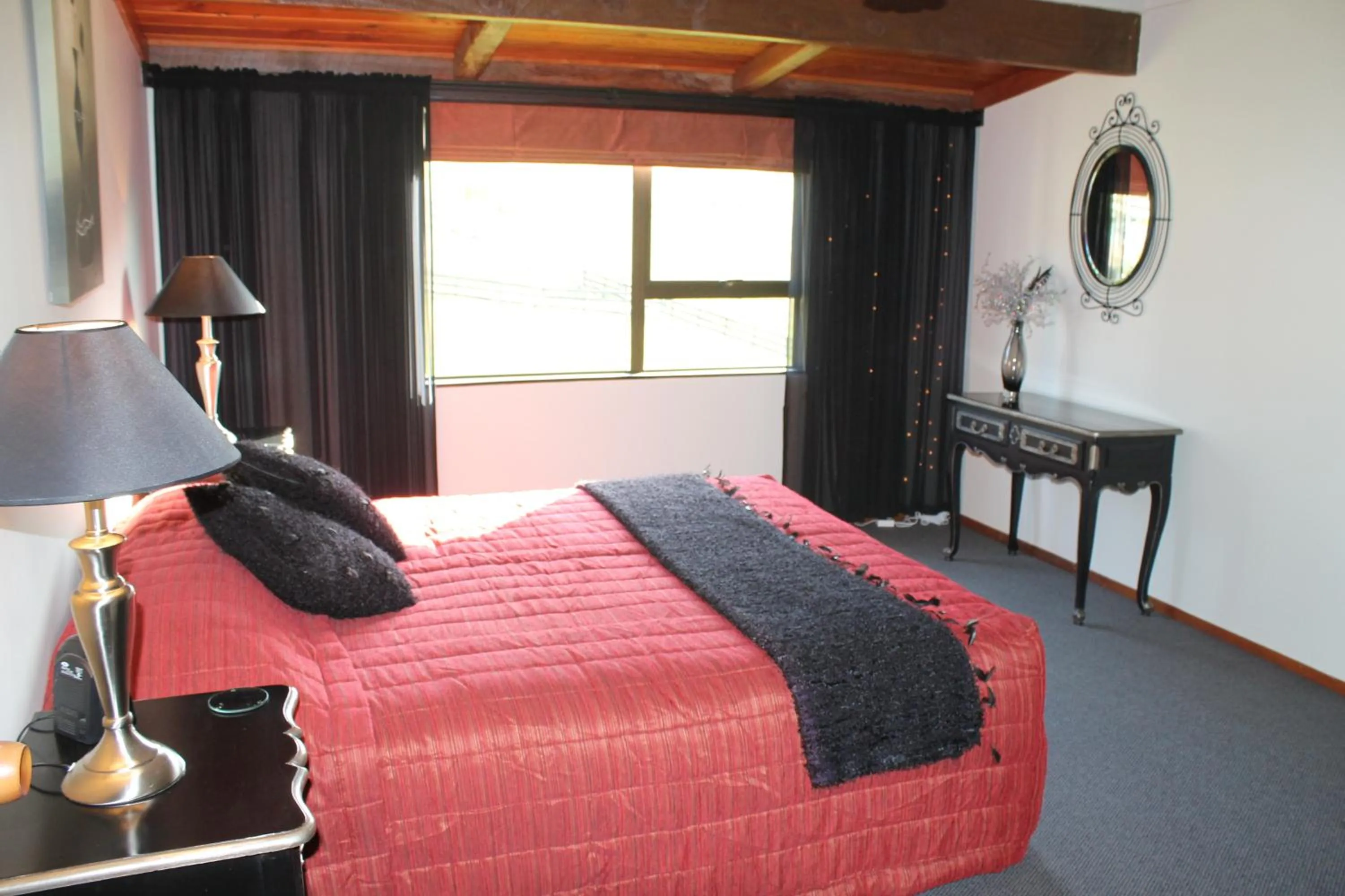 Bed in Chartré Manor B&B