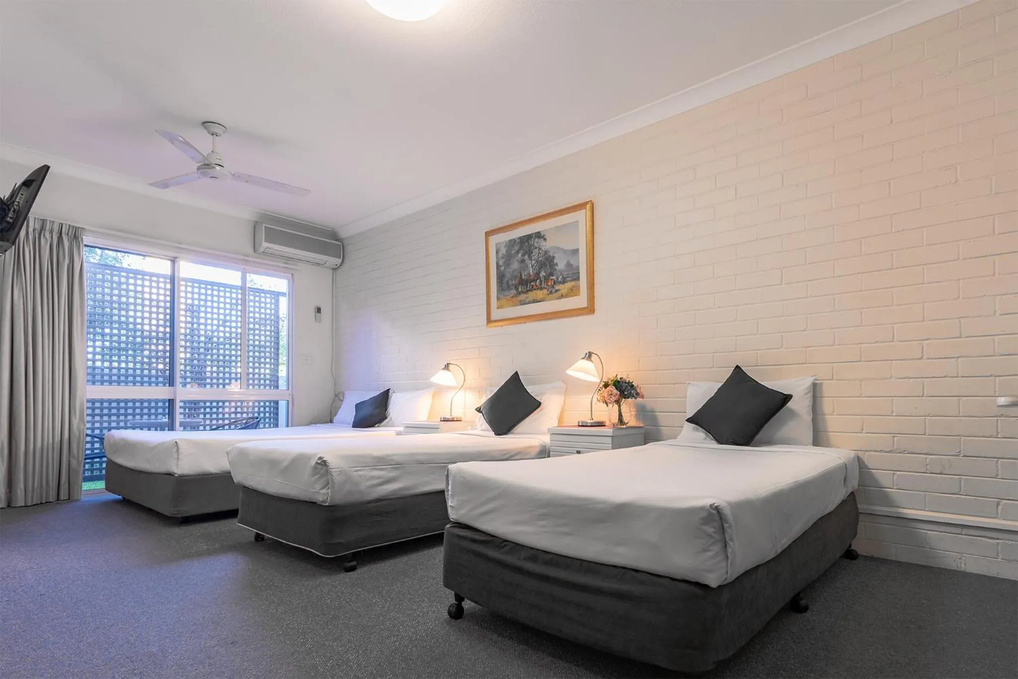 Bed in Benson Court Motel