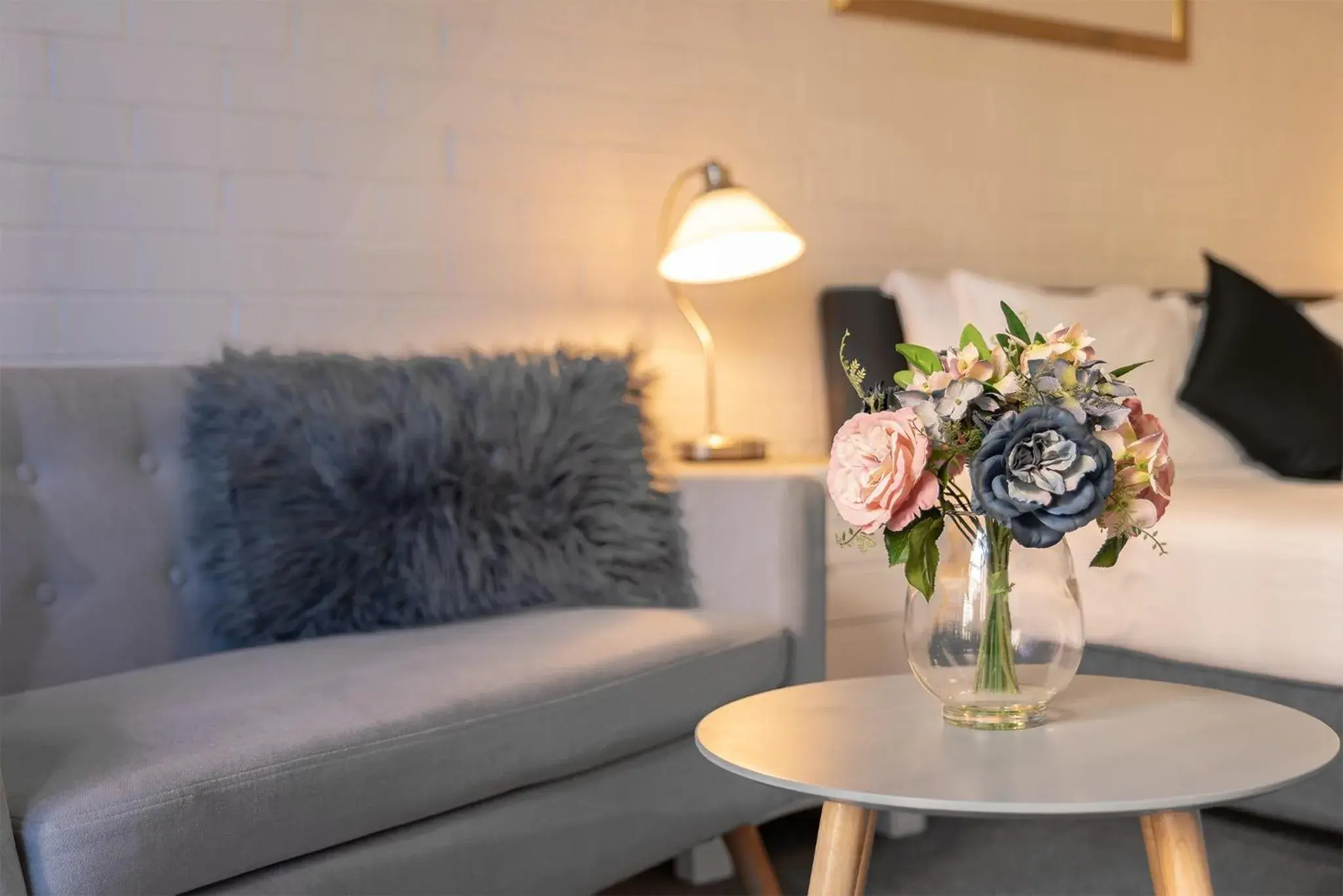 Living room in Benson Court Motel Living room in Benson Court Motel