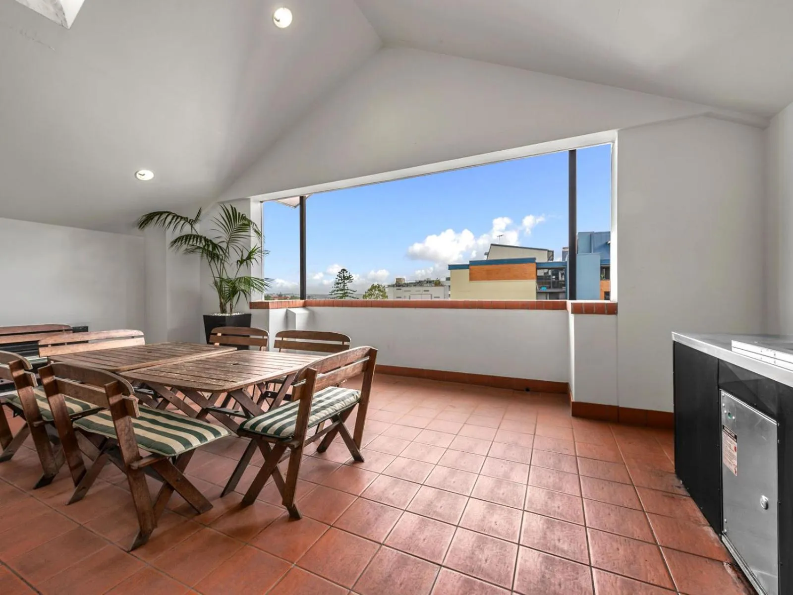 BBQ facilities in Central Brunswick Apartment Hotel