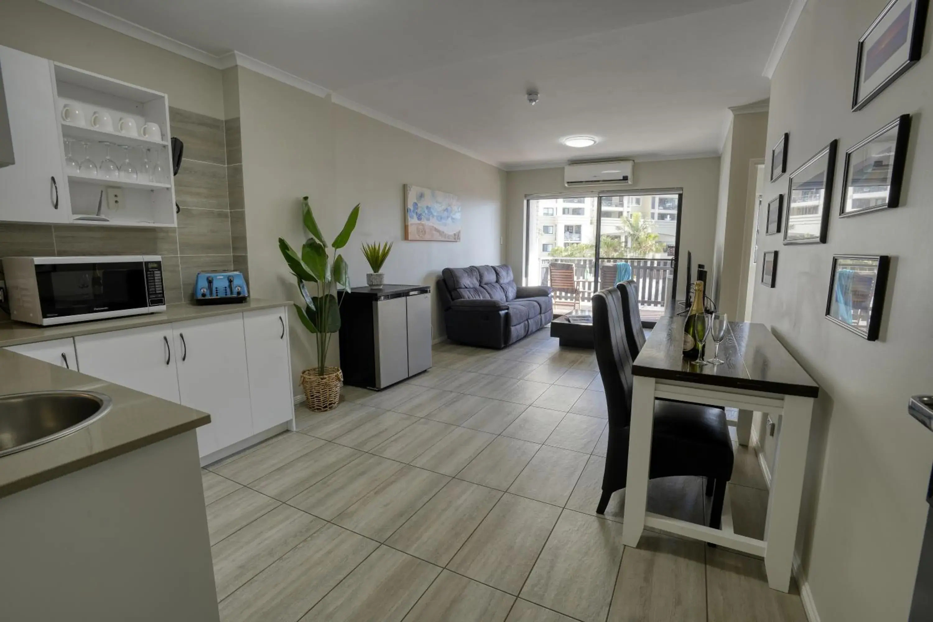 Living room in Central Brunswick Apartment Hotel Living room in Central Brunswick Apartment Hotel