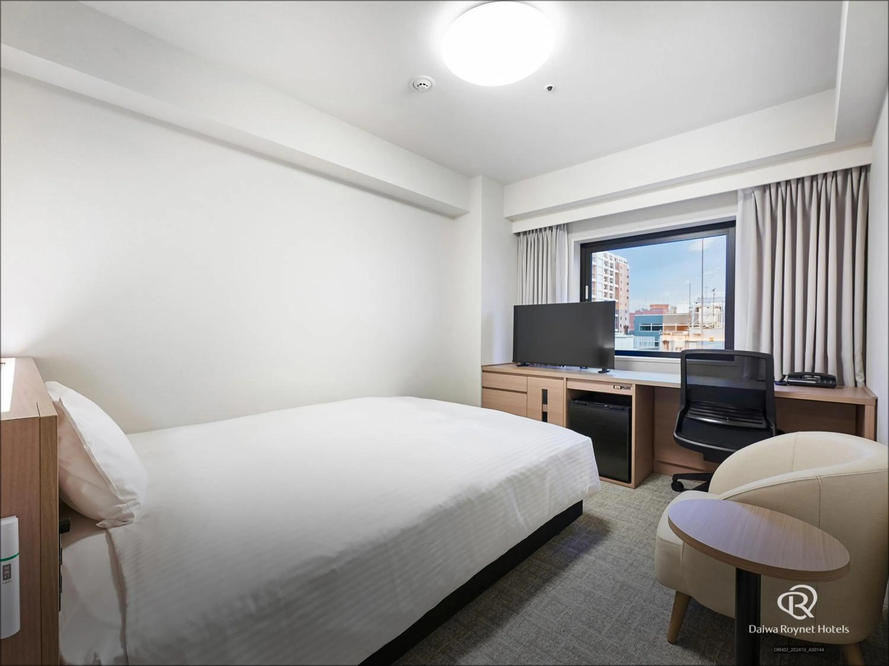 Bed in Daiwa Roynet Hotel Yokohama-Koen