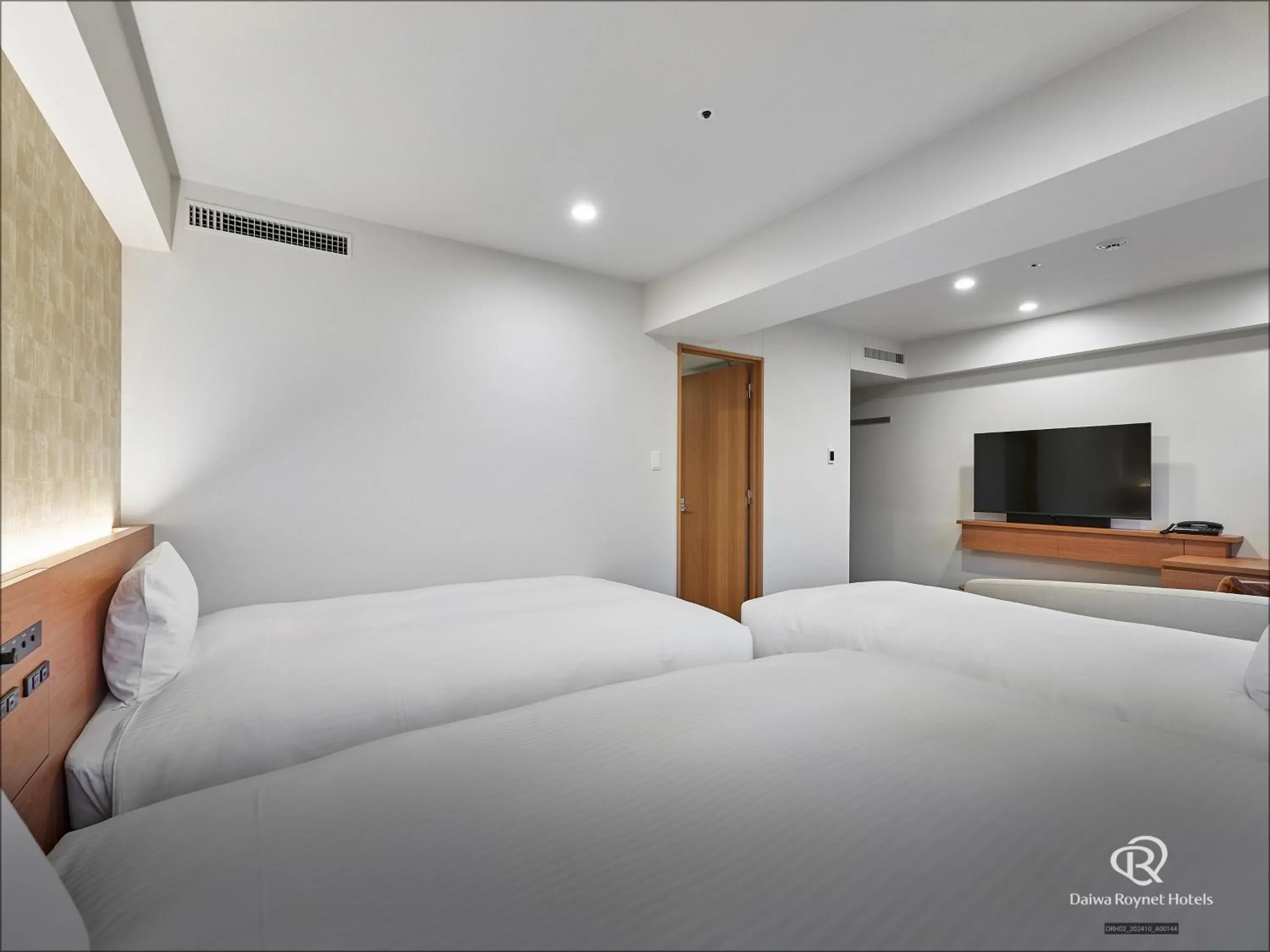 Bed in Daiwa Roynet Hotel Yokohama-Koen Bed in Daiwa Roynet Hotel Yokohama-Koen