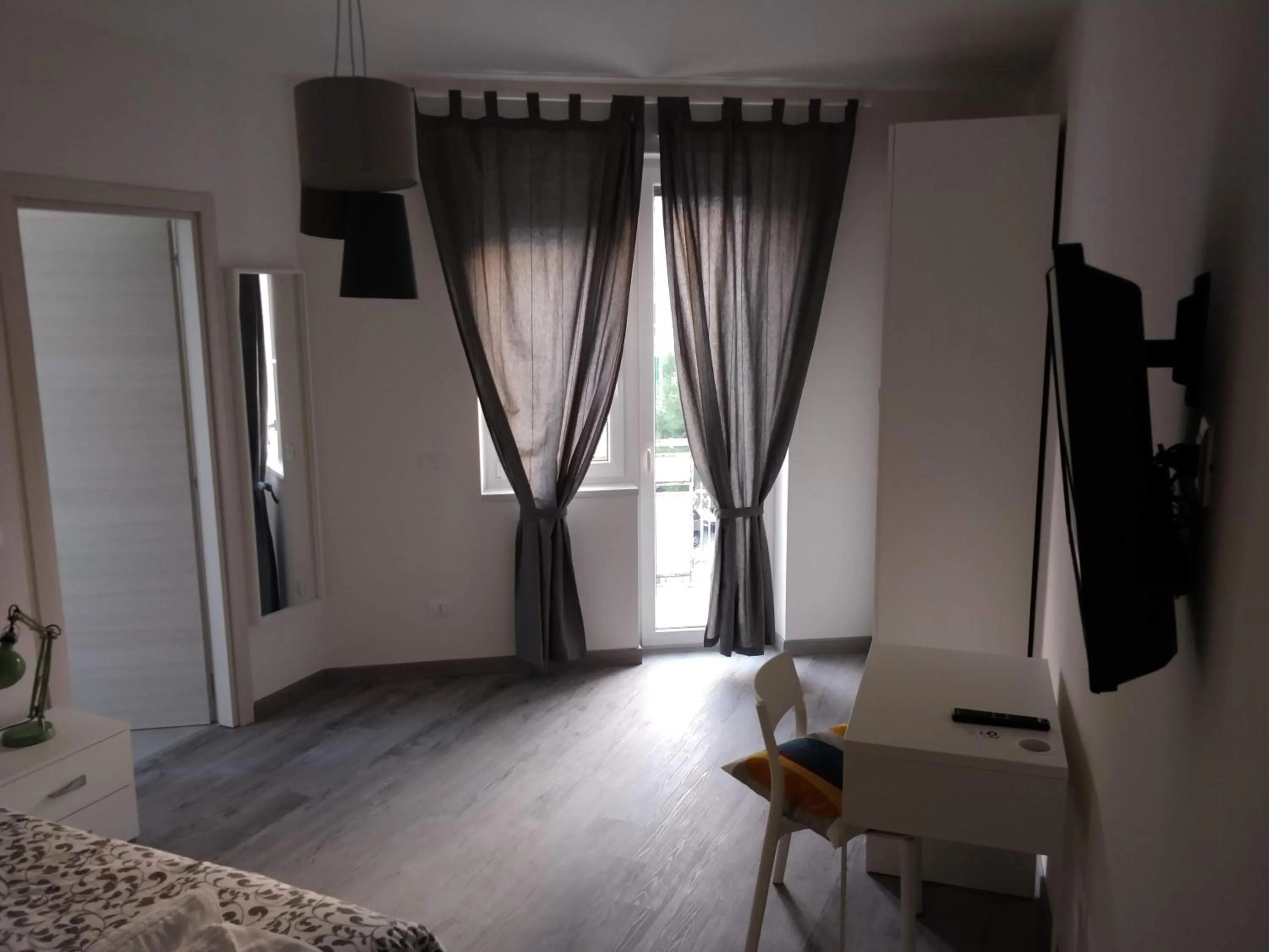 Bedroom, Bed in Novantatrè