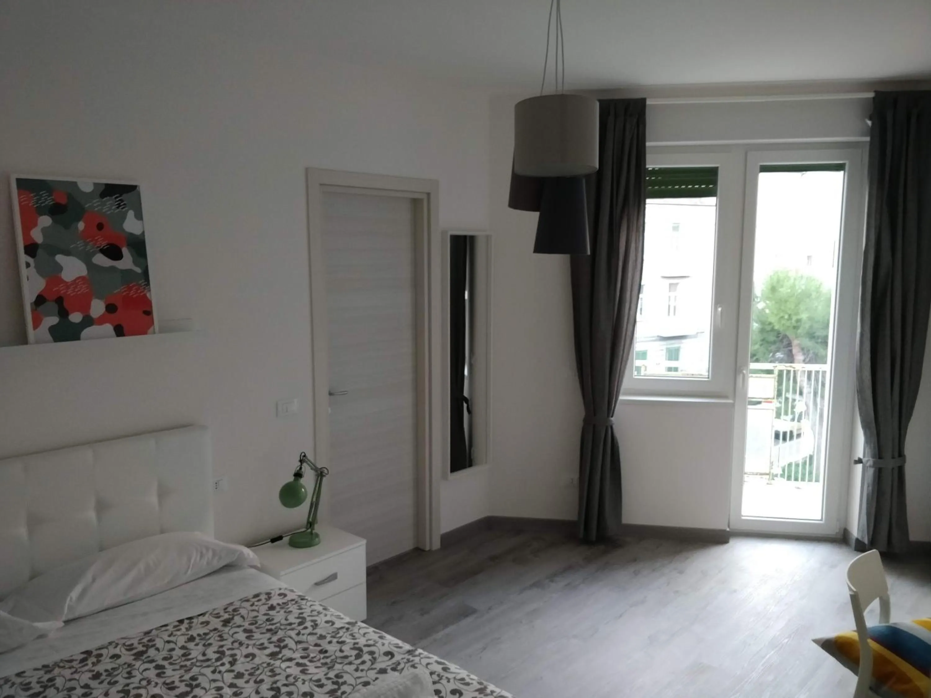 Photo of the whole room, Bed in Novantatrè