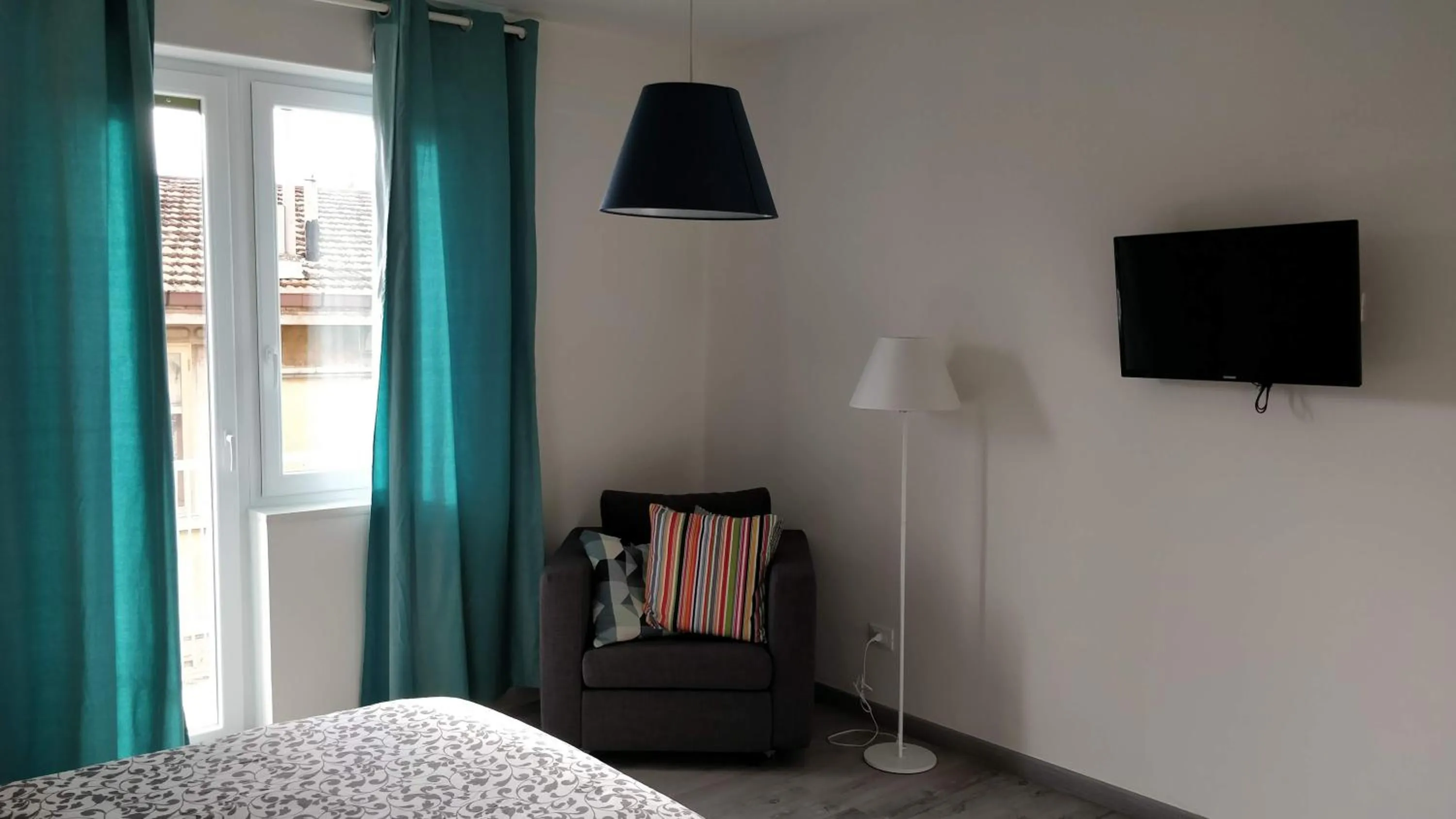 Photo of the whole room, Bed in Novantatrè