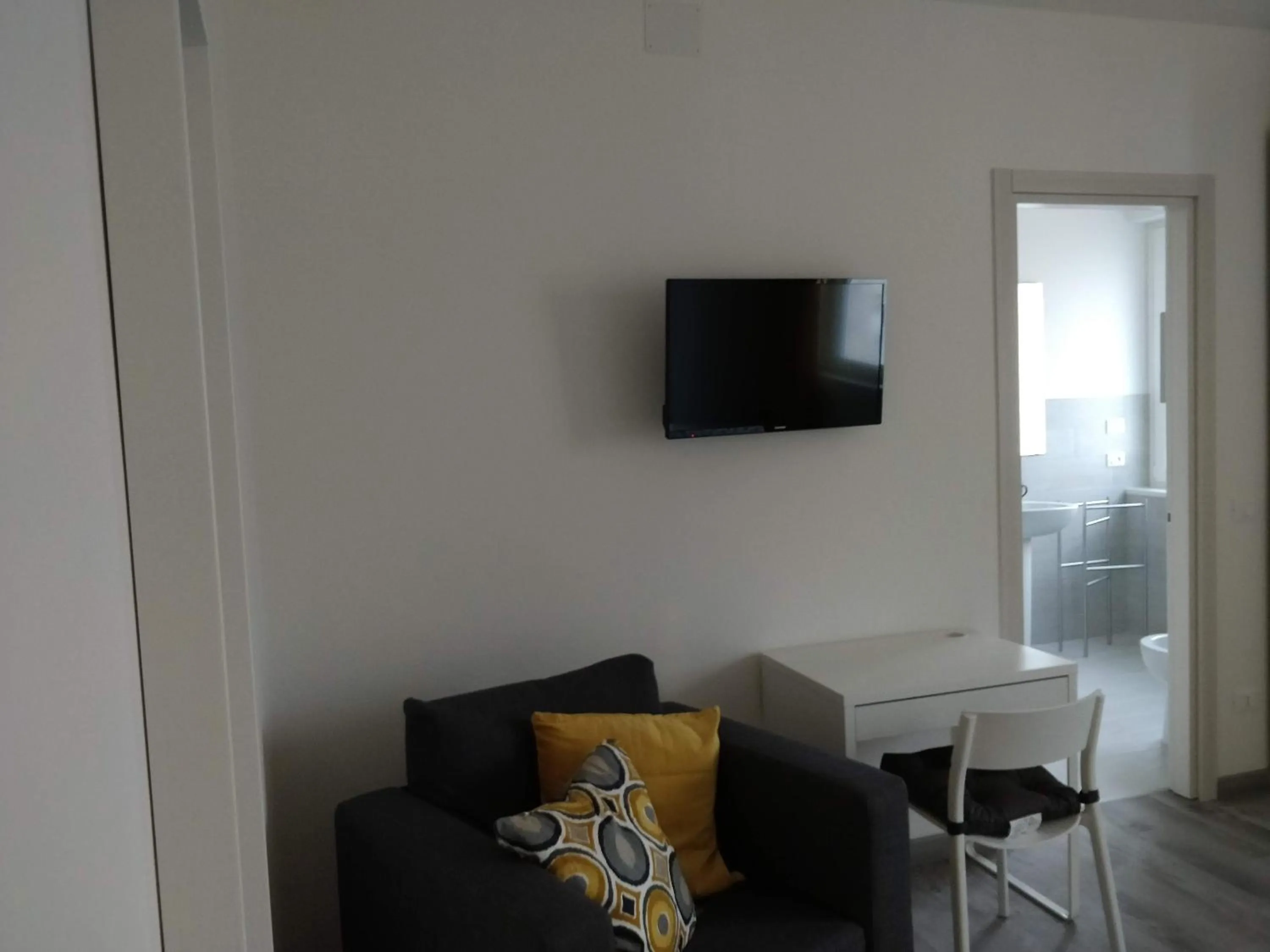 Photo of the whole room in Novantatrè