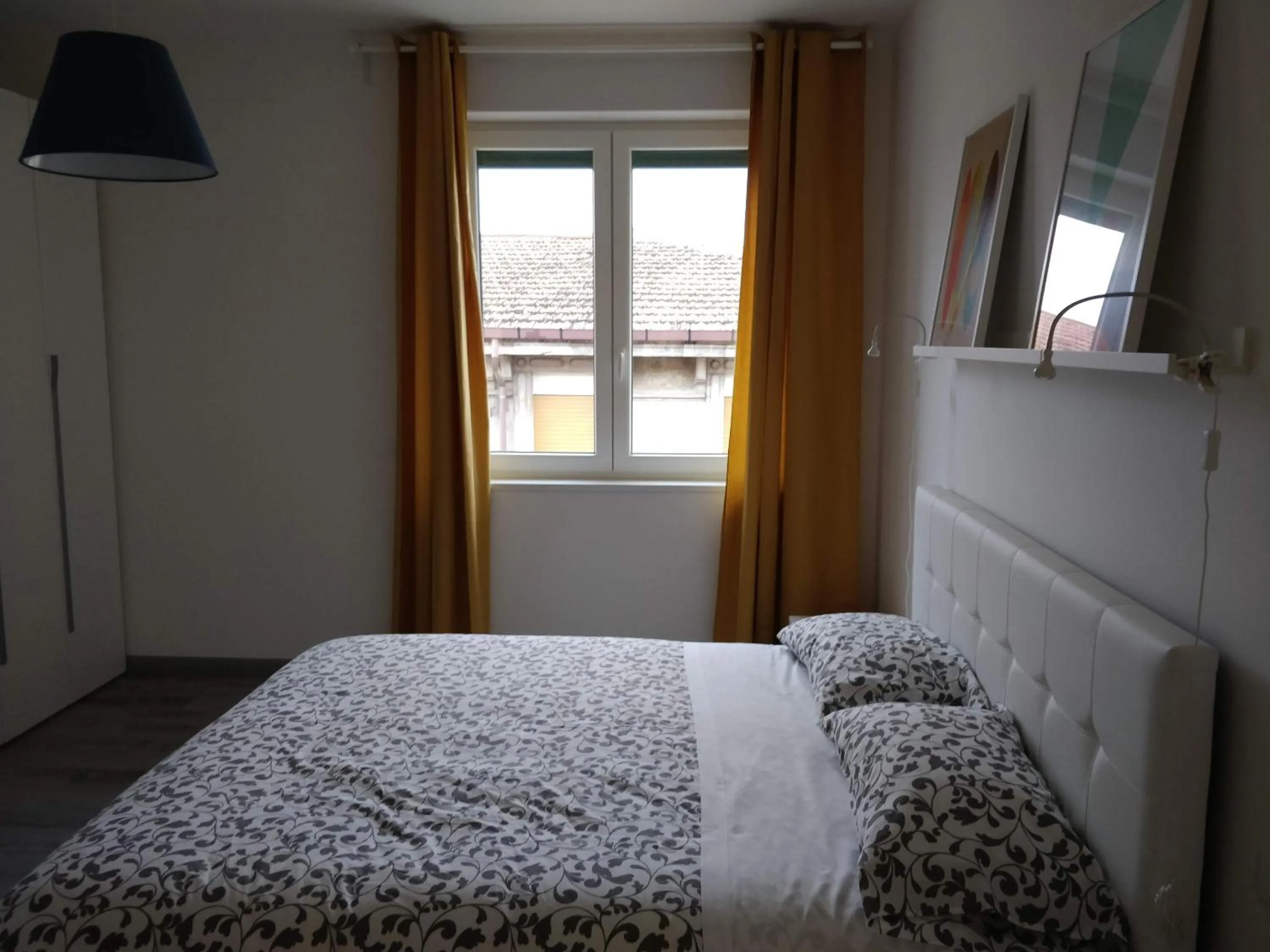 Photo of the whole room, Bed in Novantatrè