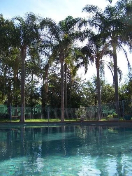 Swimming pool in Abcot Inn