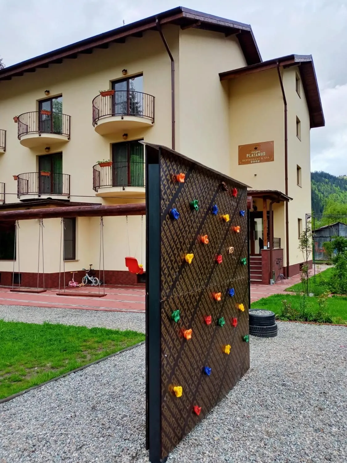 Property building in Maison Platanus