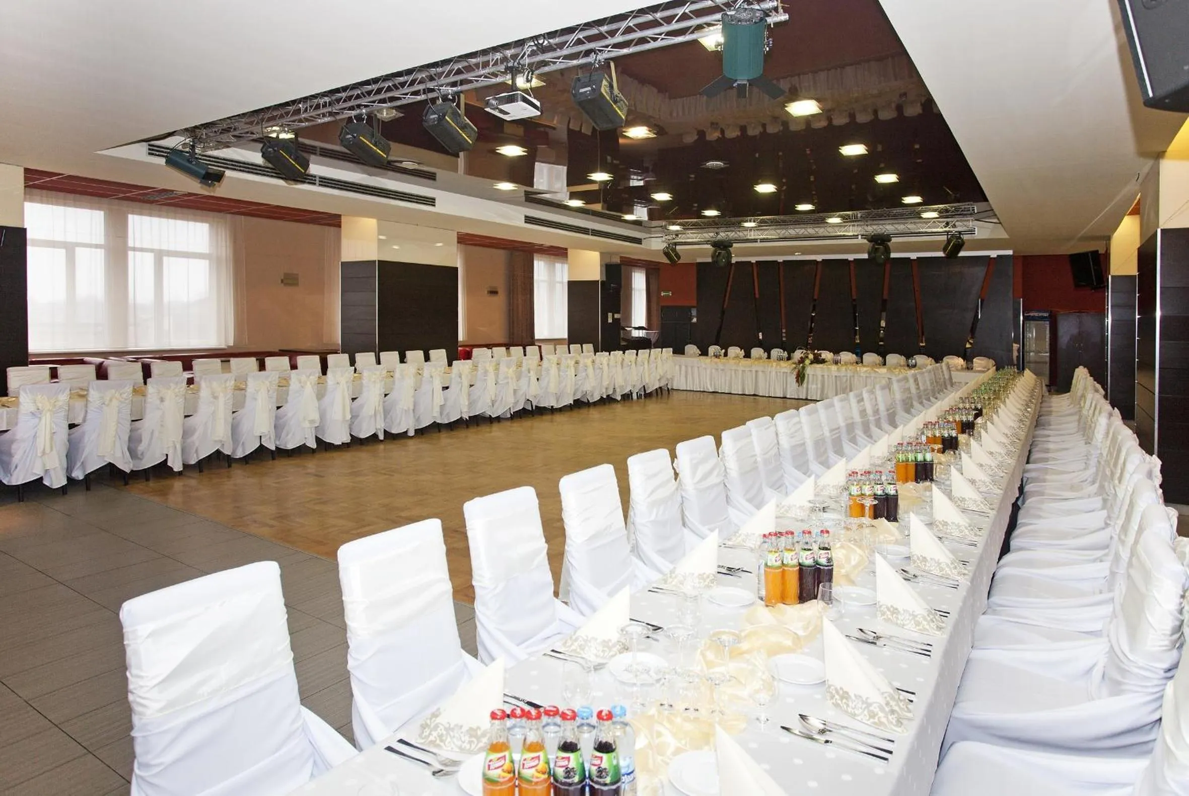 Restaurant/places to eat in Hotel Spolcentrum