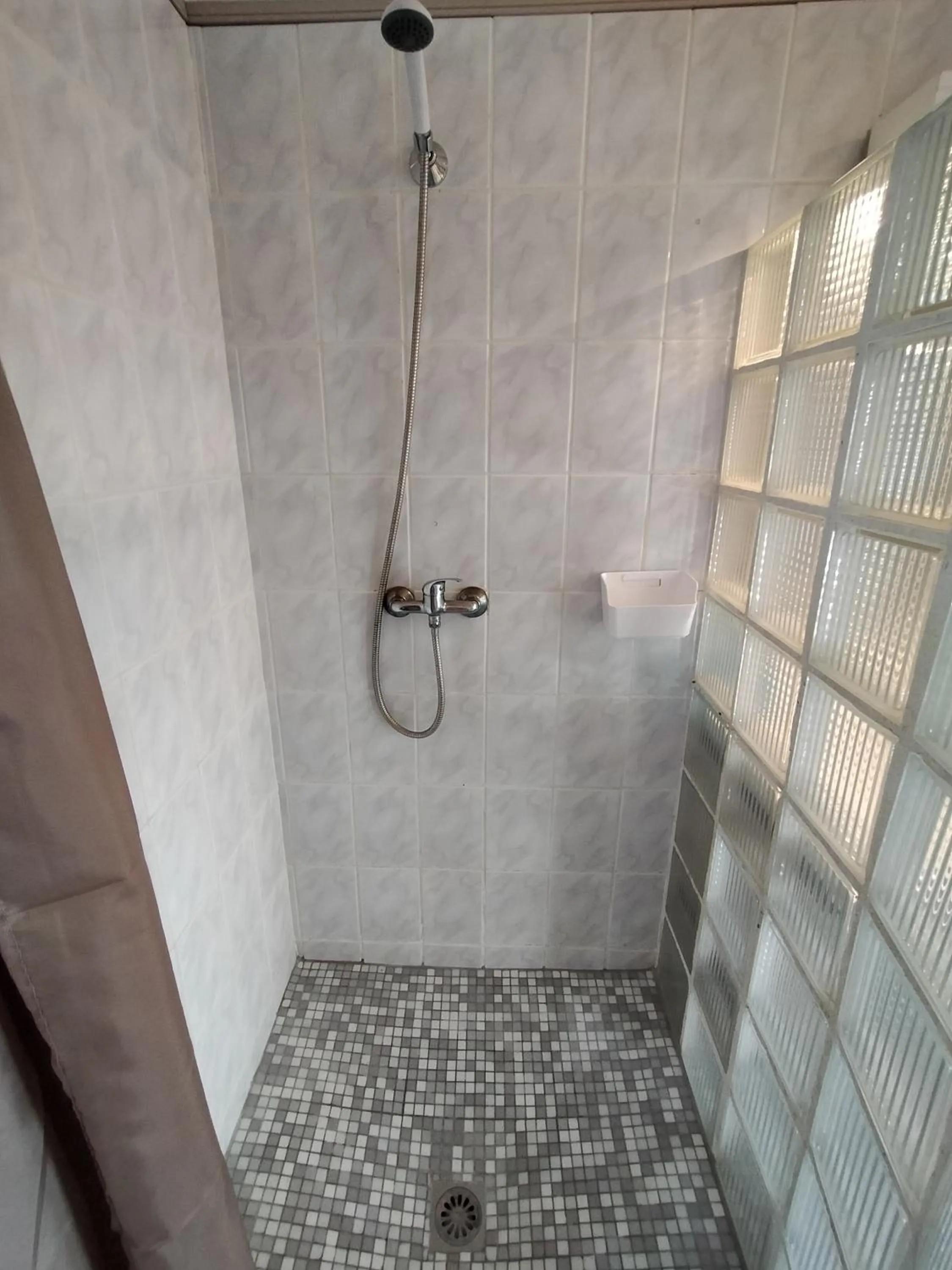 Shower in Ti Village Creole