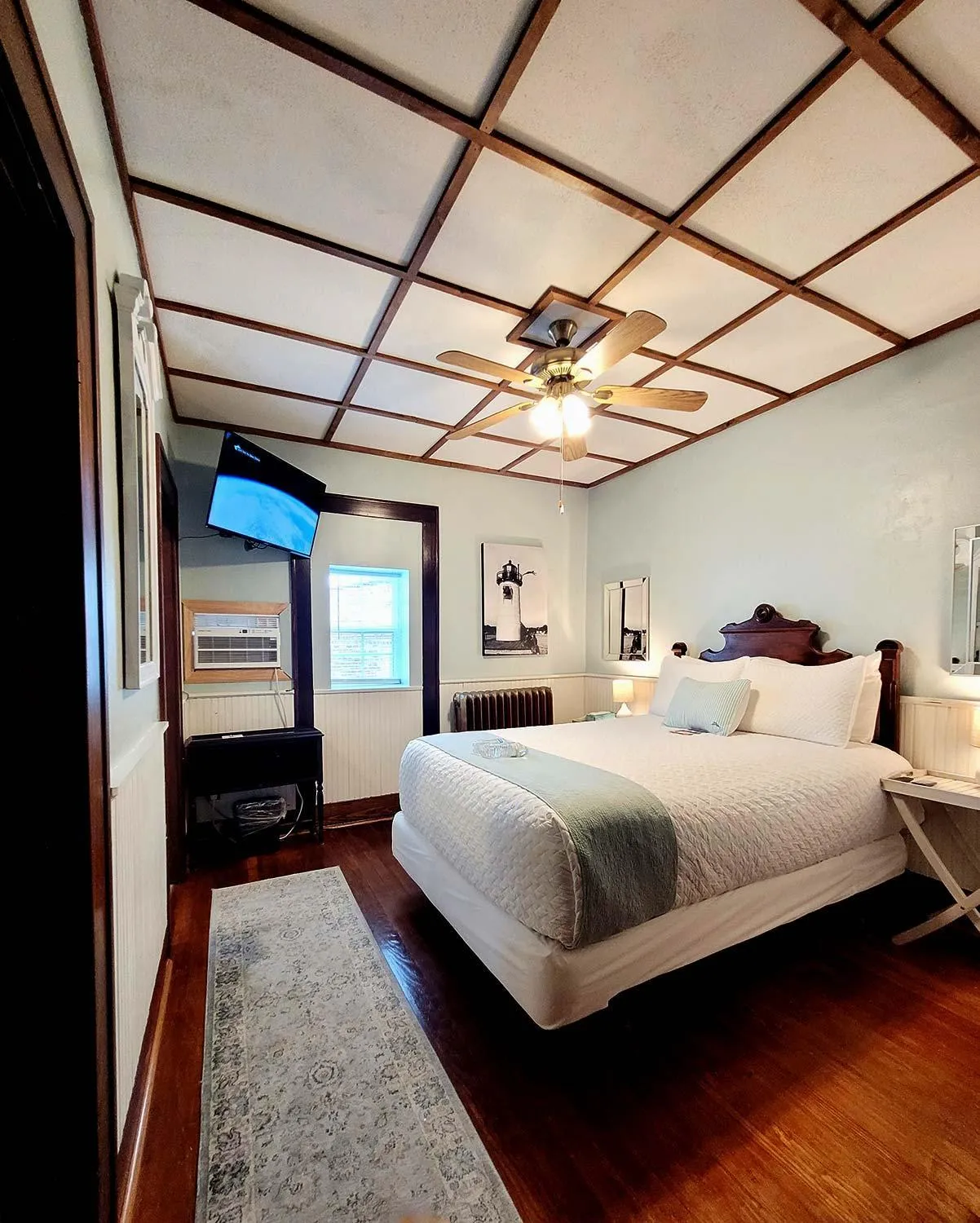 Bed in Historic Hotel Nichols