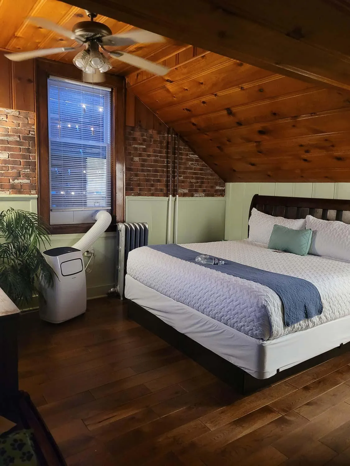 Bed in Historic Hotel Nichols