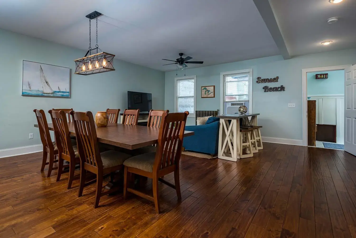 Three-Bedroom Suite in Historic Hotel Nichols Three-Bedroom Suite in Historic Hotel Nichols