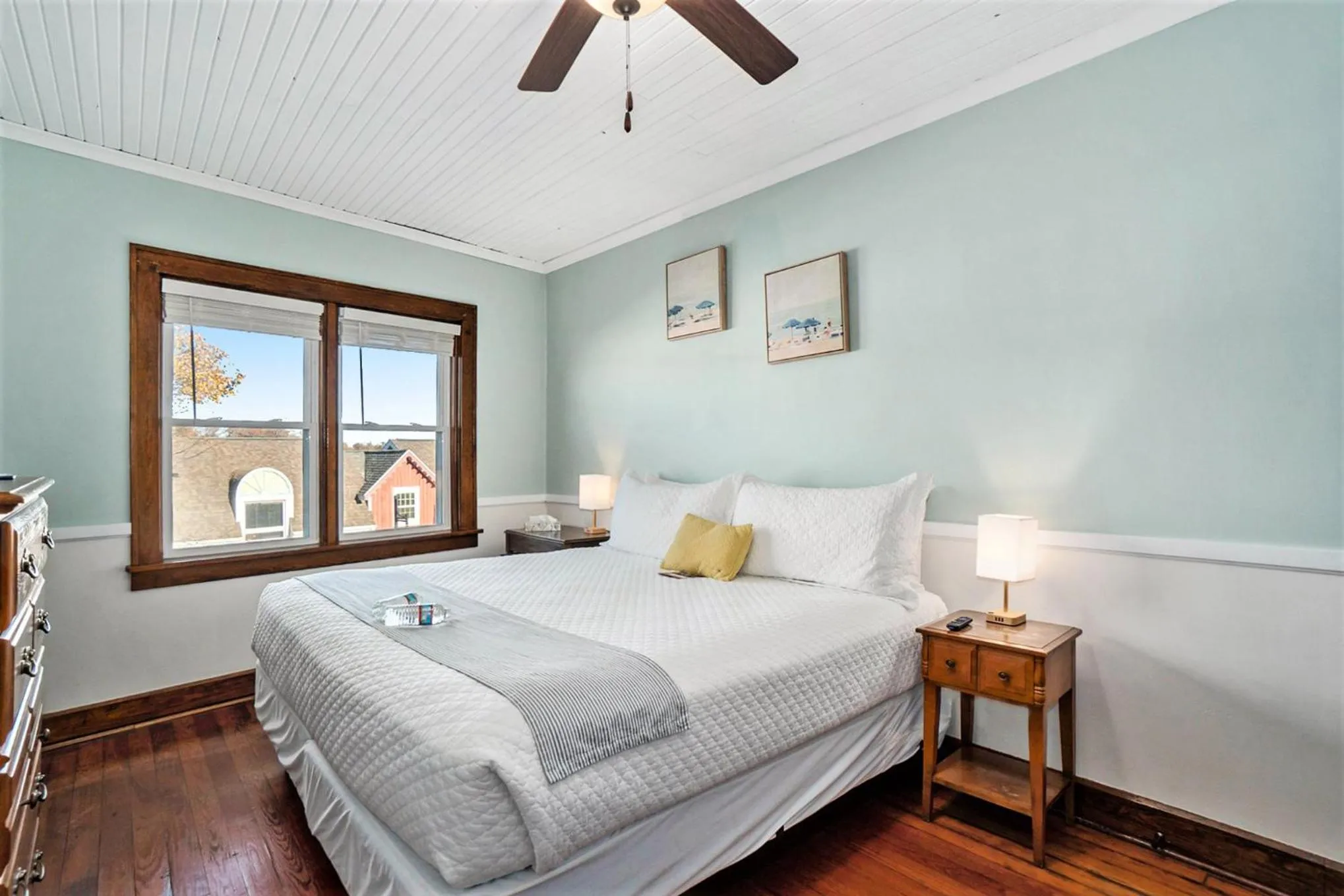 Bed in Historic Hotel Nichols